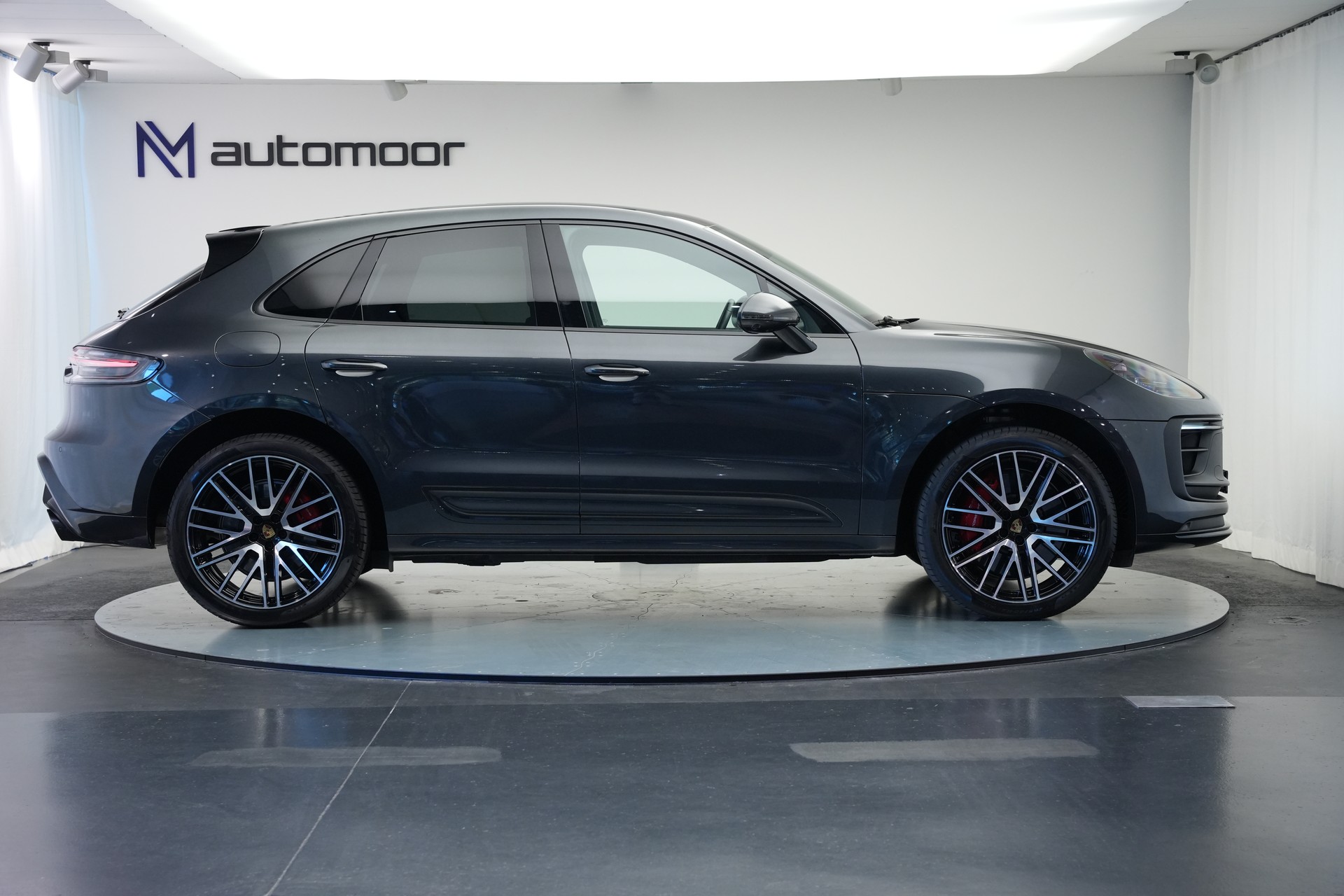 PORSCHE Macan GTS PDK *CH-Fahrzeug* *Panorama*-image-2
