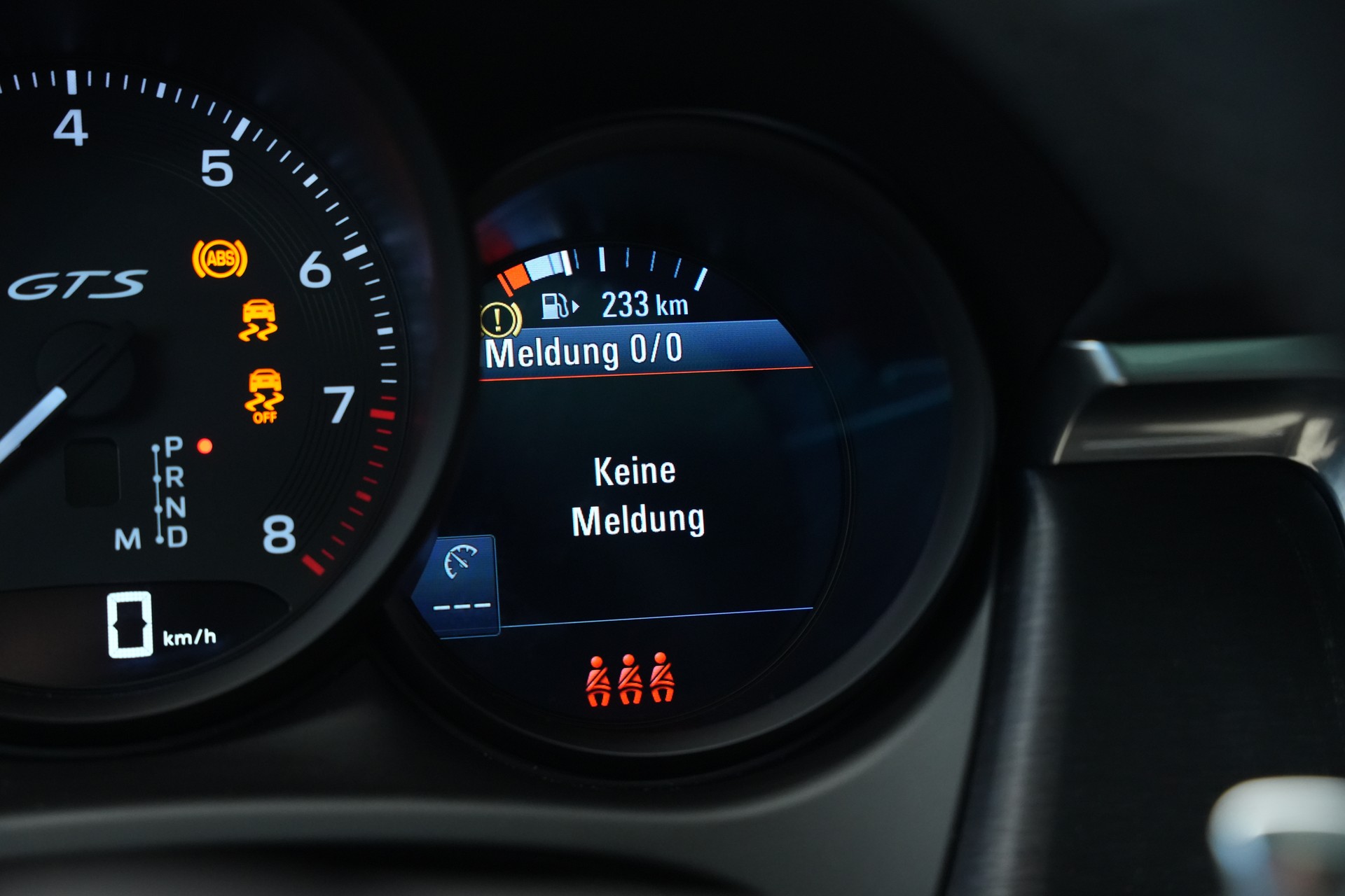 PORSCHE Macan GTS PDK *CH-Fahrzeug* *Panorama*-image-36