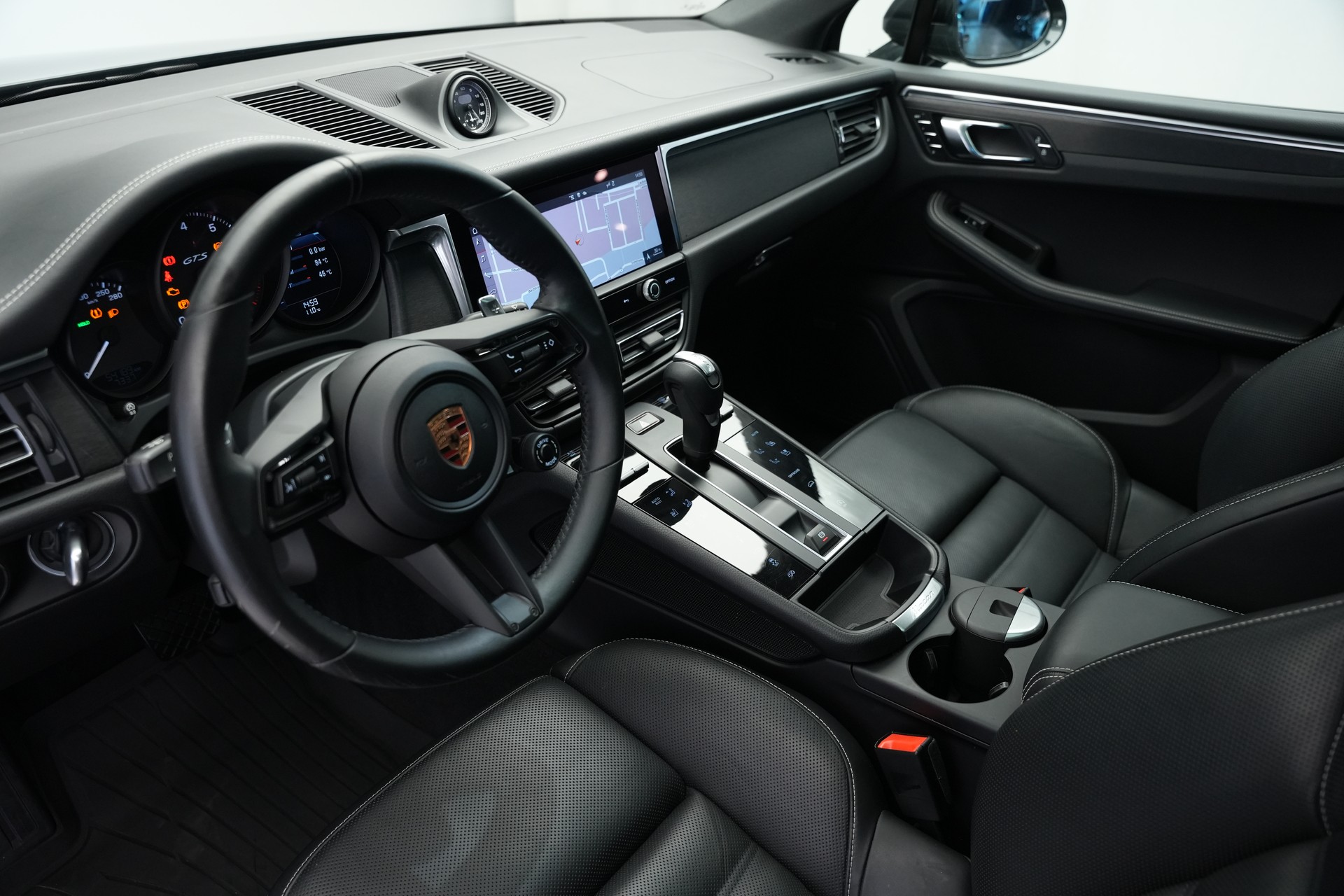 PORSCHE Macan GTS PDK *CH-Fahrzeug* *Panorama*-image-8