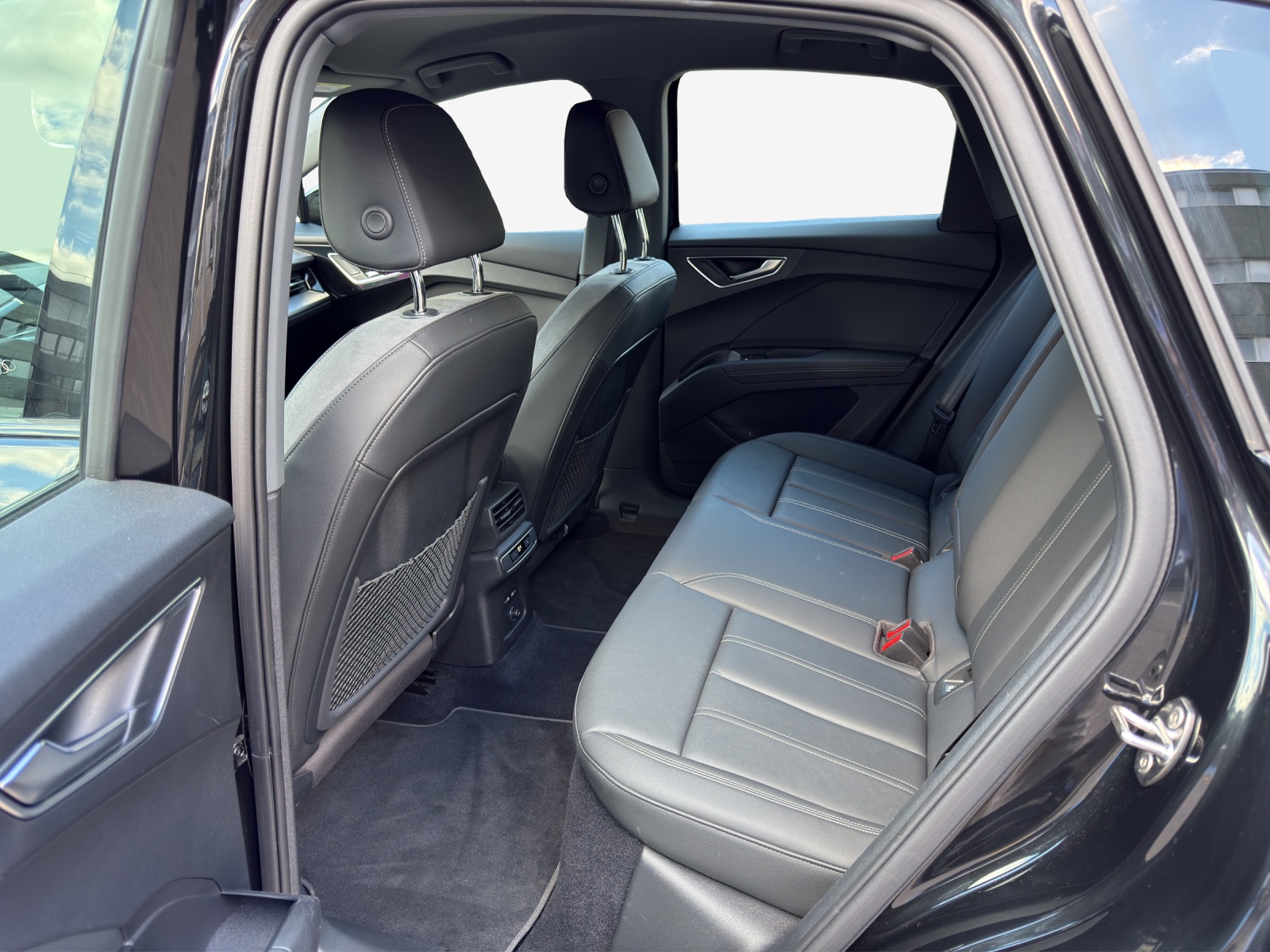 AUDI Q4 Sportback e-tron 50 quattro-image-11