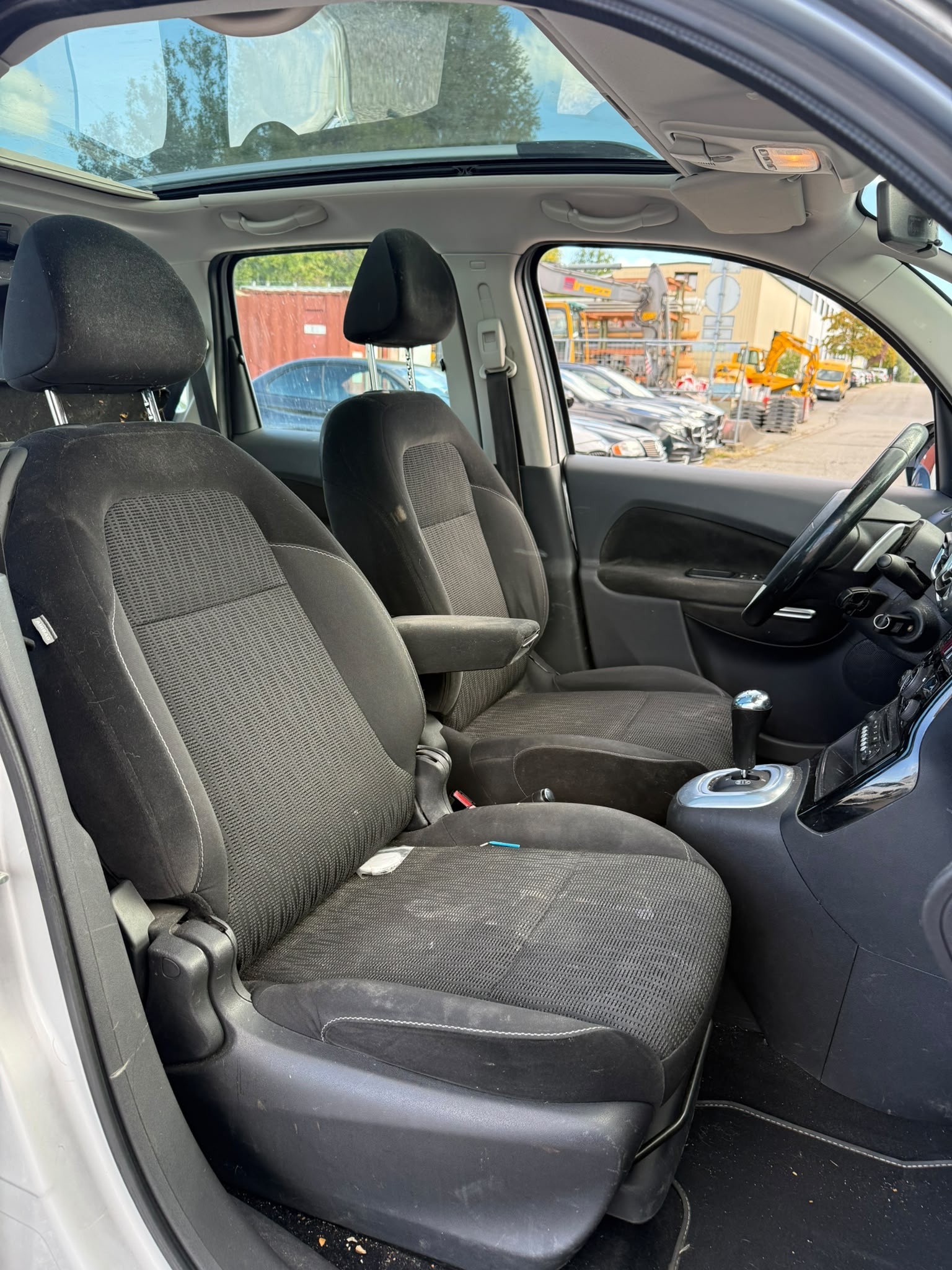 CITROEN C3 Picasso 1.6 HDi Swiss Style EGS6-image-14