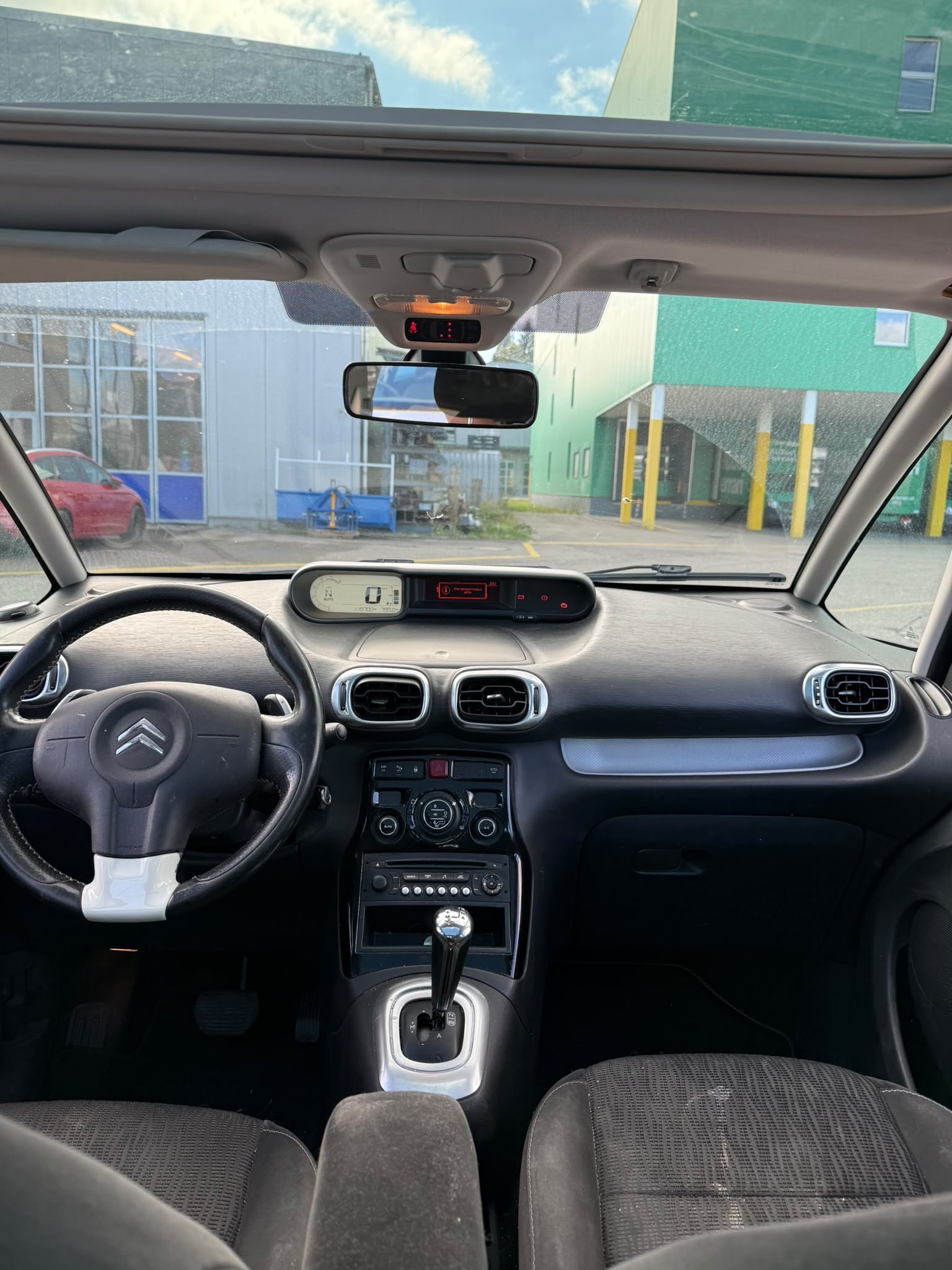 CITROEN C3 Picasso 1.6 HDi Swiss Style EGS6-image-9