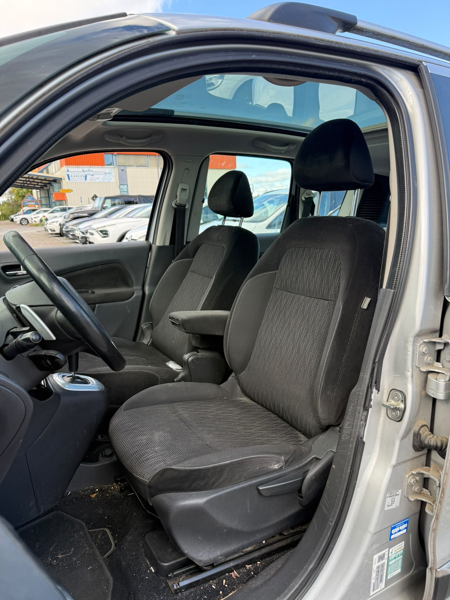 CITROEN C3 Picasso 1.6 HDi Swiss Style EGS6-image-8