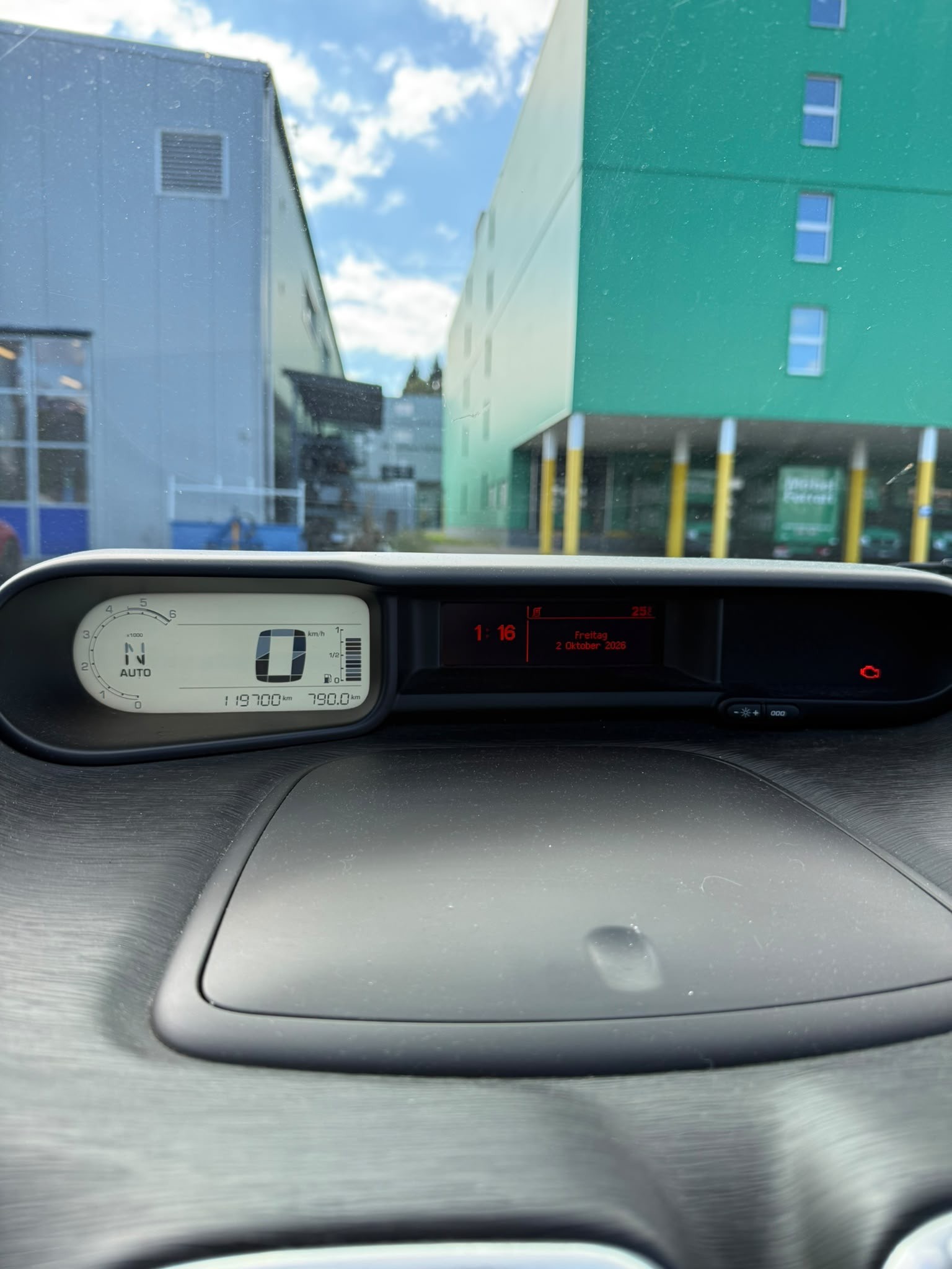 CITROEN C3 Picasso 1.6 HDi Swiss Style EGS6-image-12