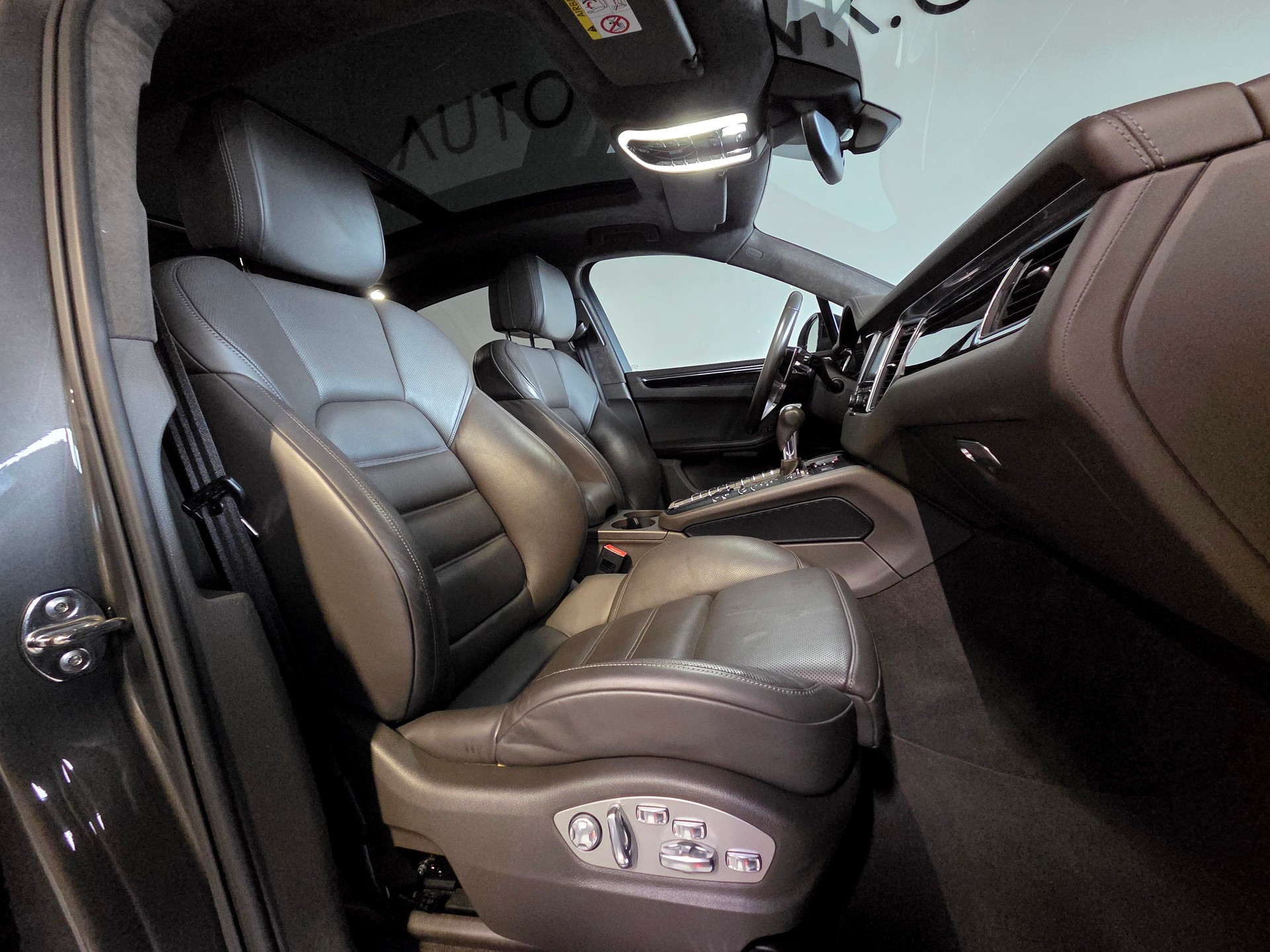PORSCHE Macan 3.6 V6 Turbo-image-12