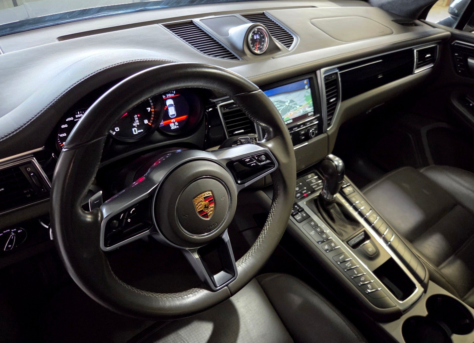 PORSCHE Macan 3.6 V6 Turbo-image-15
