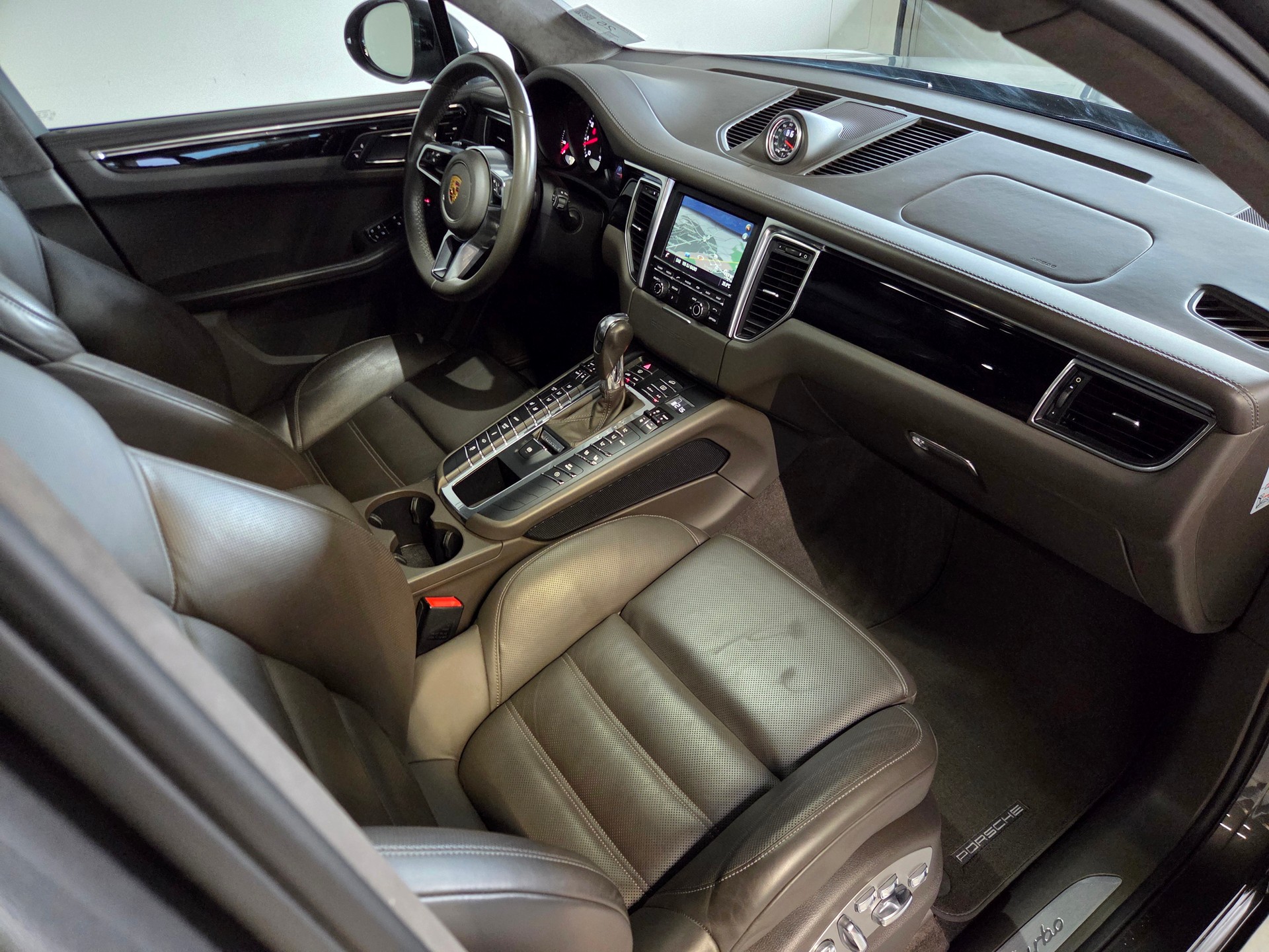 PORSCHE Macan 3.6 V6 Turbo-image-18
