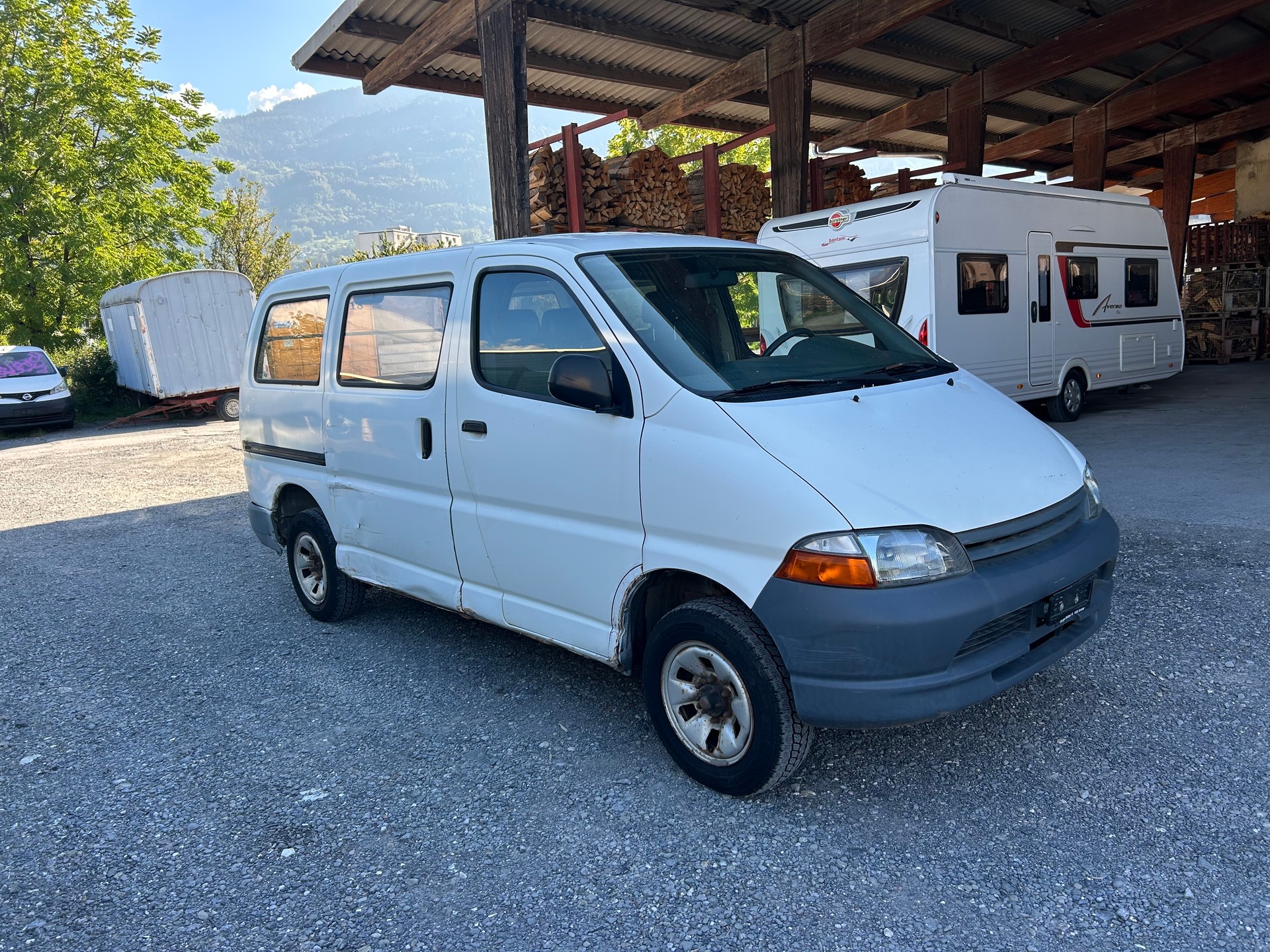TOYOTA HI-ACE-image-0