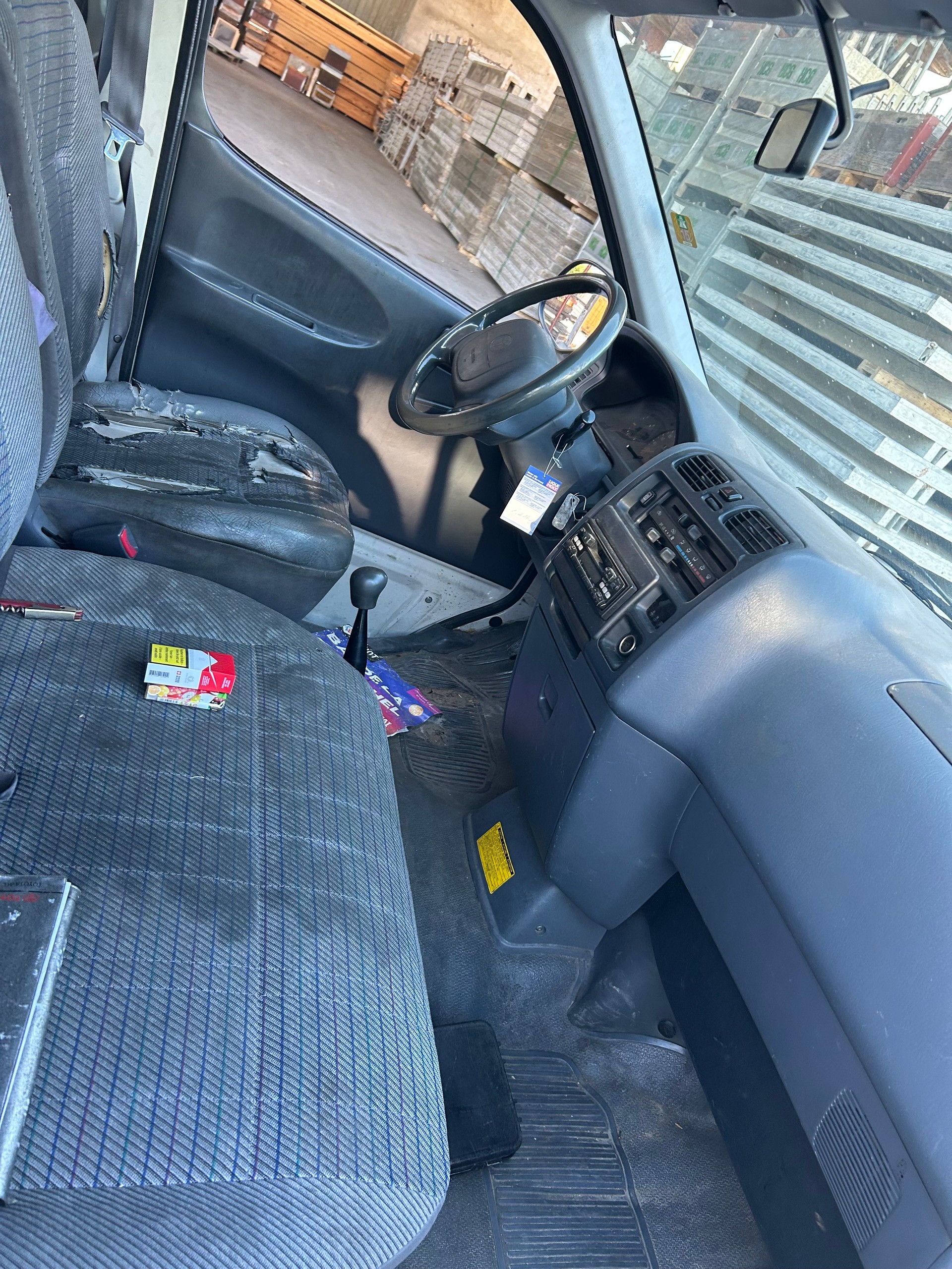 TOYOTA HI-ACE-image-4