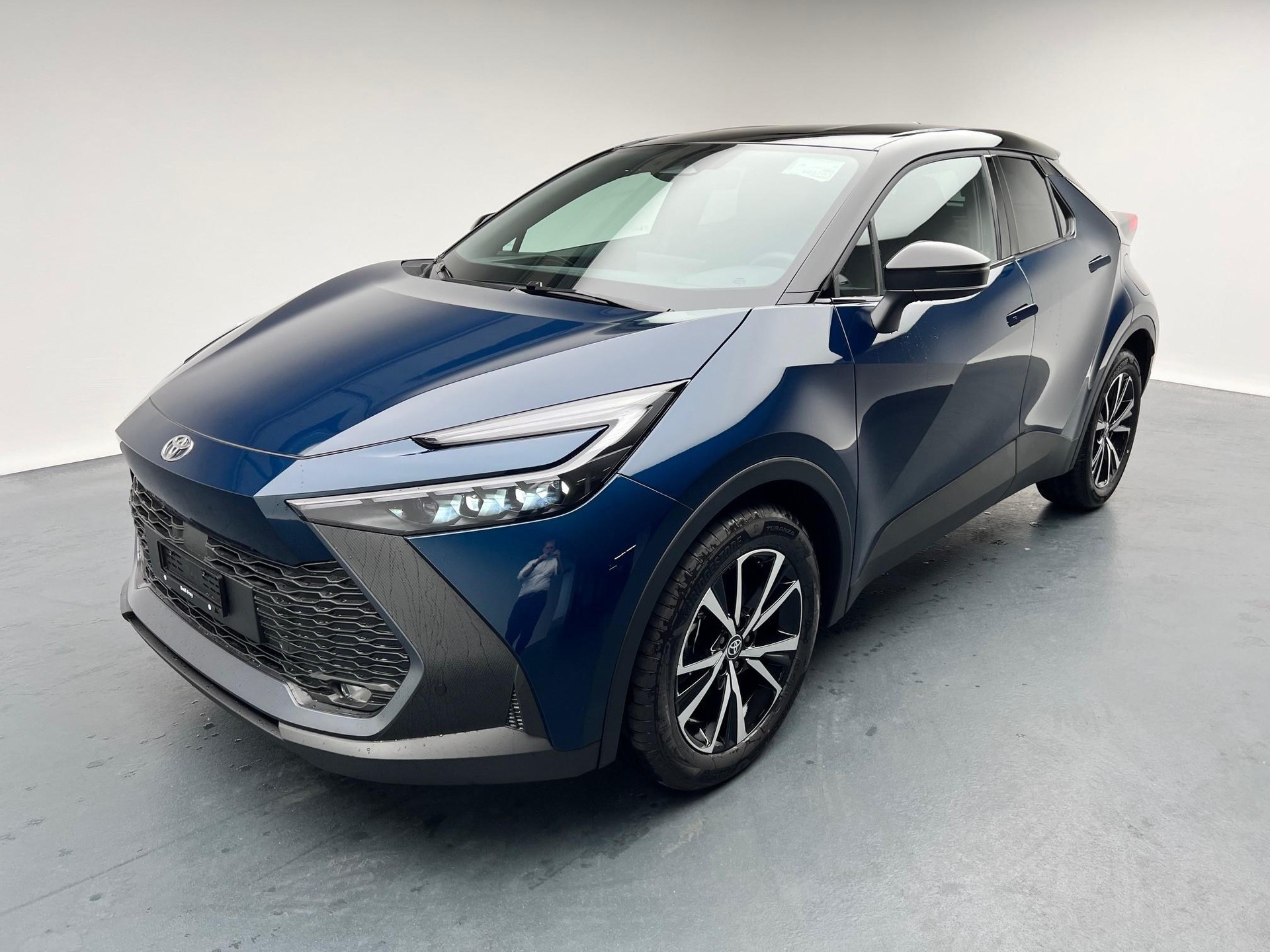 TOYOTA C-HR 2.0 PHEV Swiss Edition-image-0