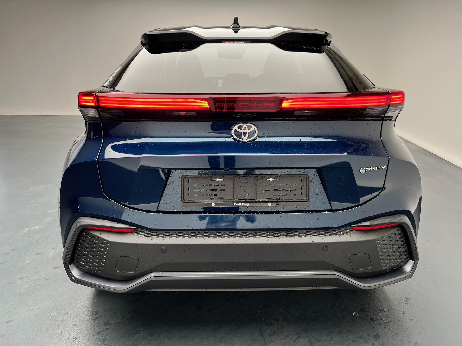 TOYOTA C-HR 2.0 PHEV Swiss Edition-image-4