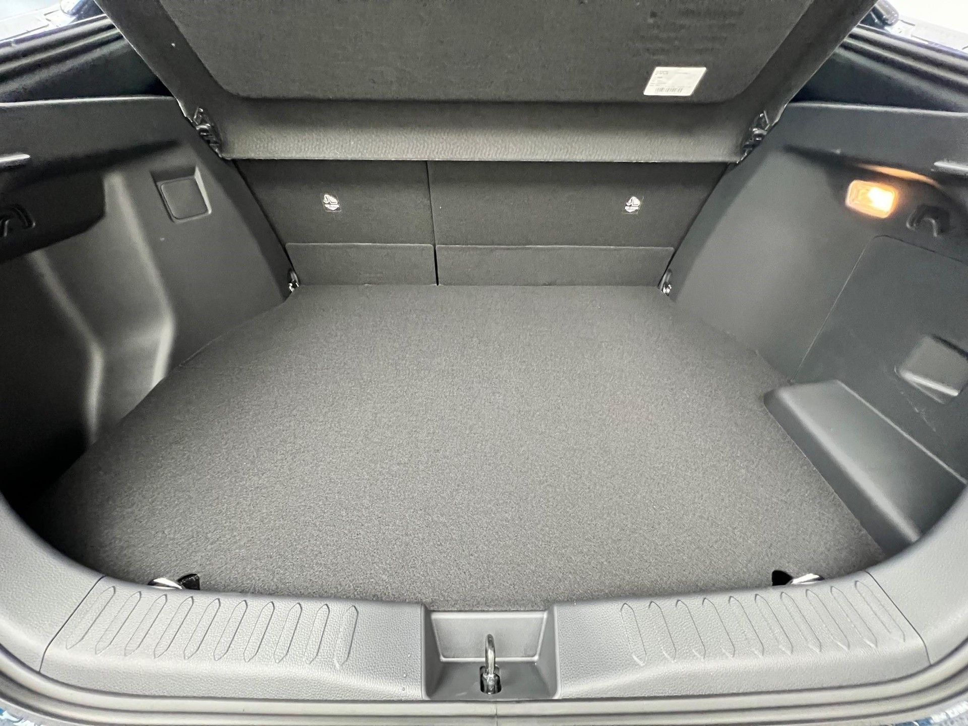 TOYOTA C-HR 2.0 PHEV Swiss Edition-image-5