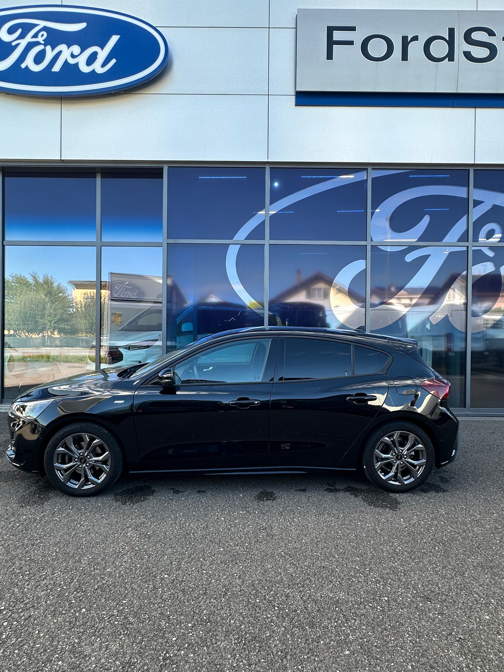 FORD Focus 1.0i EcoB Hybrid 125 ST-Line X-showroom-element-2