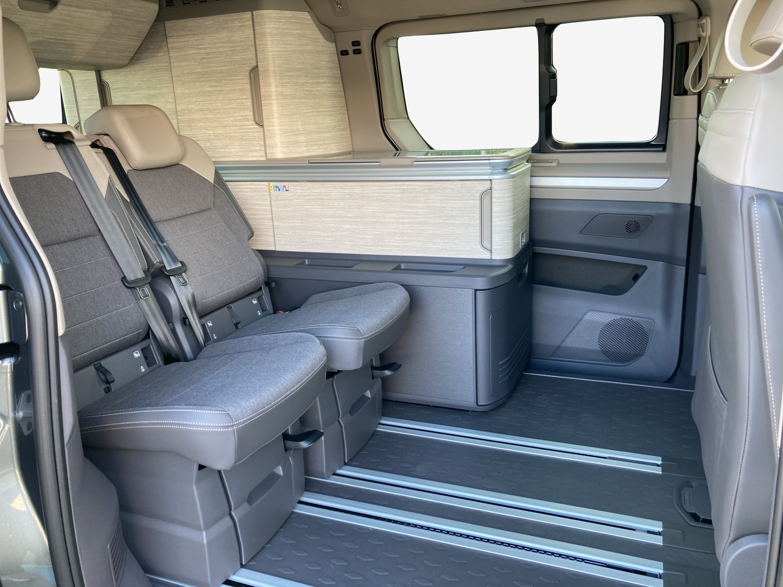 VW California 2.0 TDI Beach Ocean-image-11