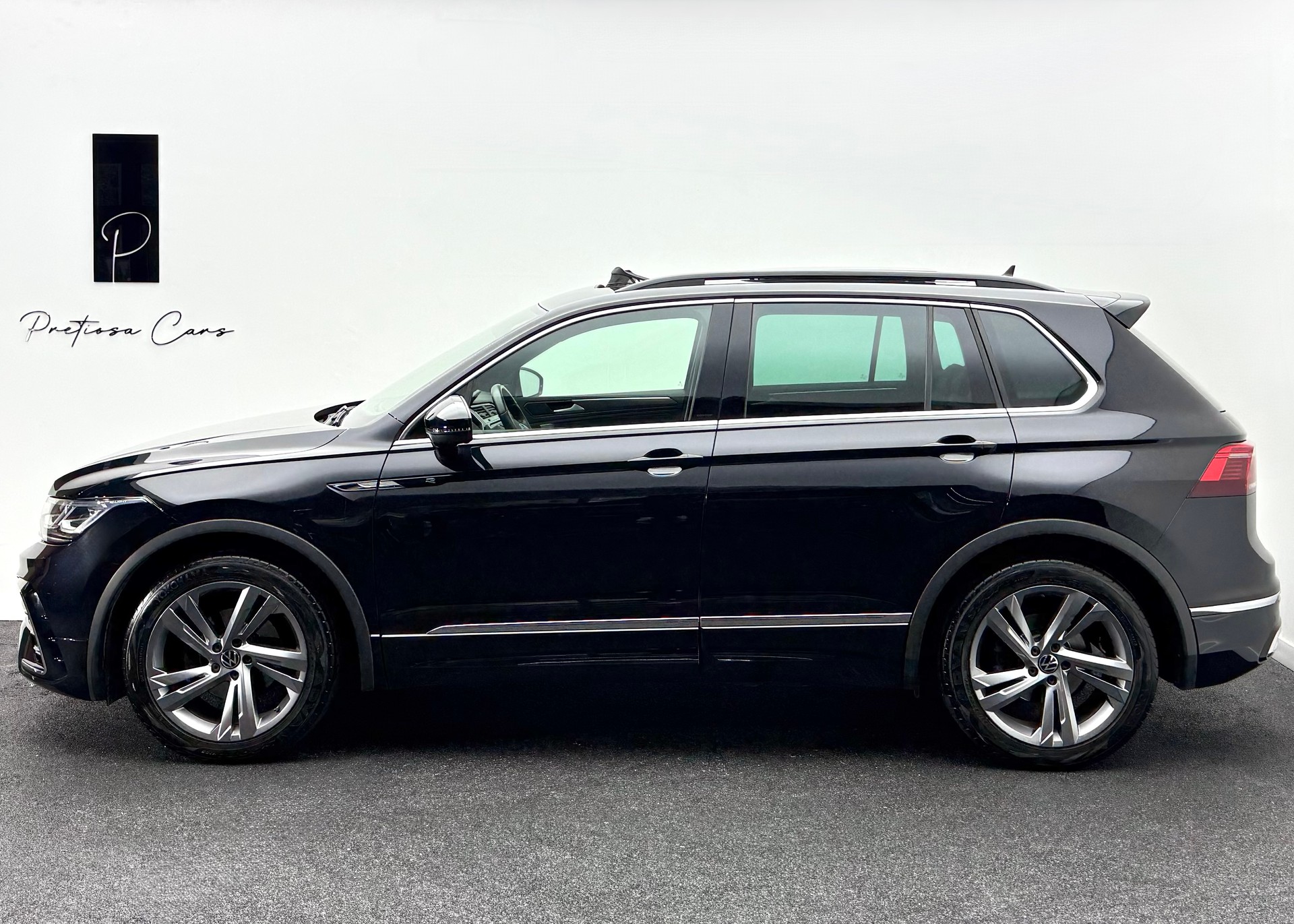 VW Tiguan 2.0 TDI SCR R-Line 4Motion DSG-showroom-element-3