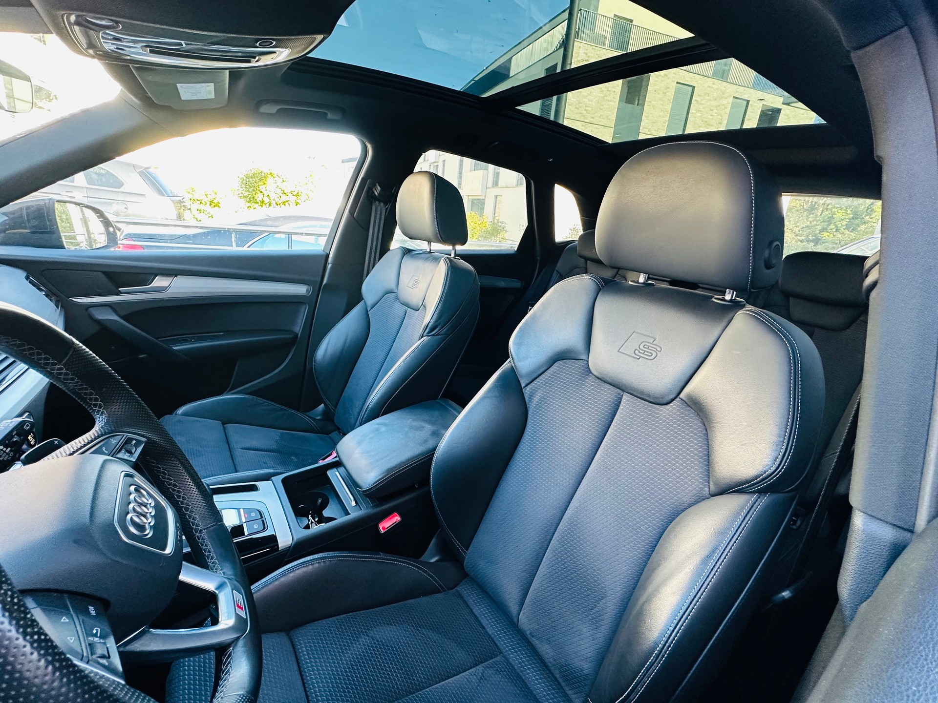 AUDI Q5 40 TDI S-line quattro S-tronic-image-8