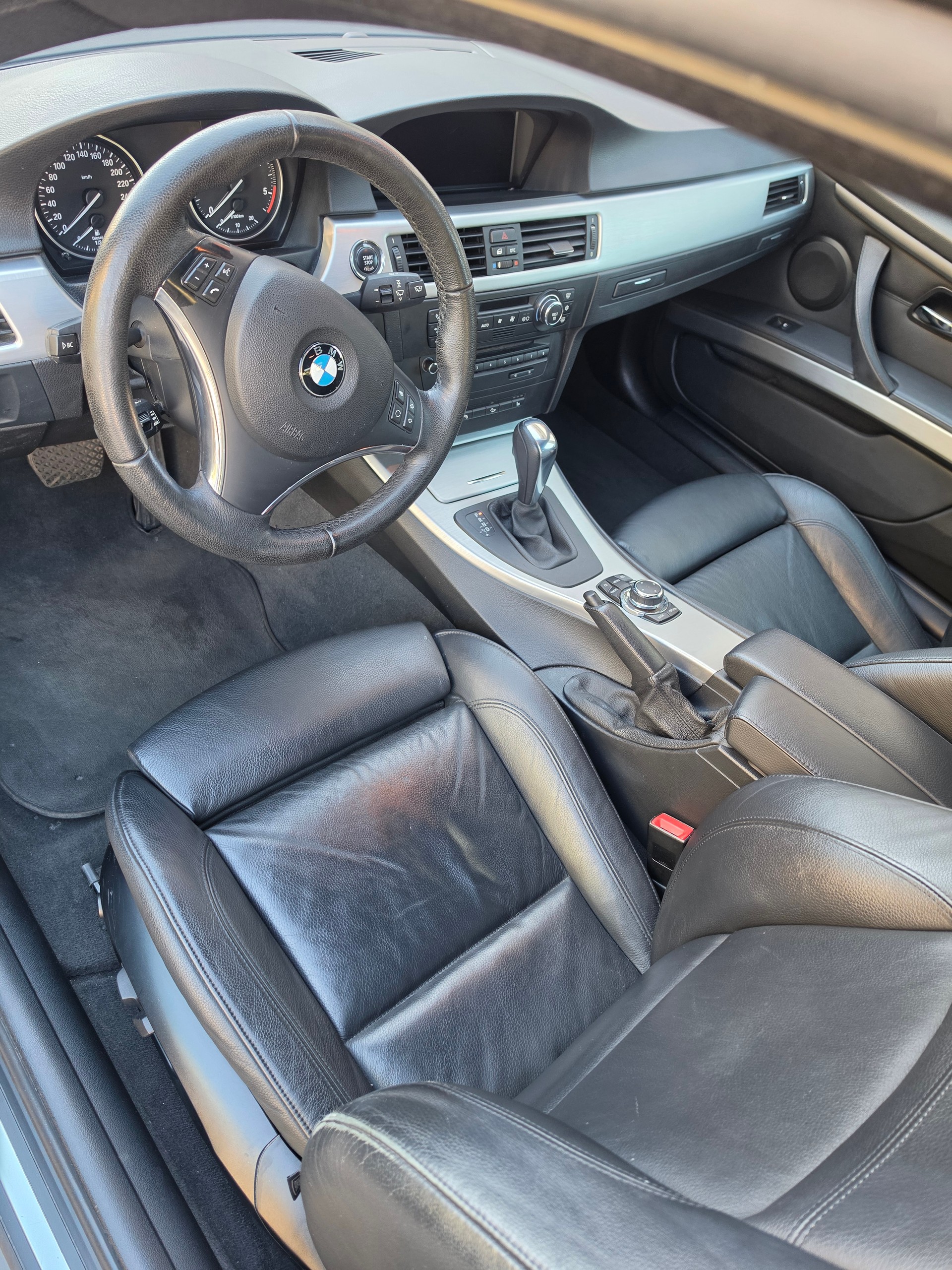 BMW 330d xDrive Coupé-image-6