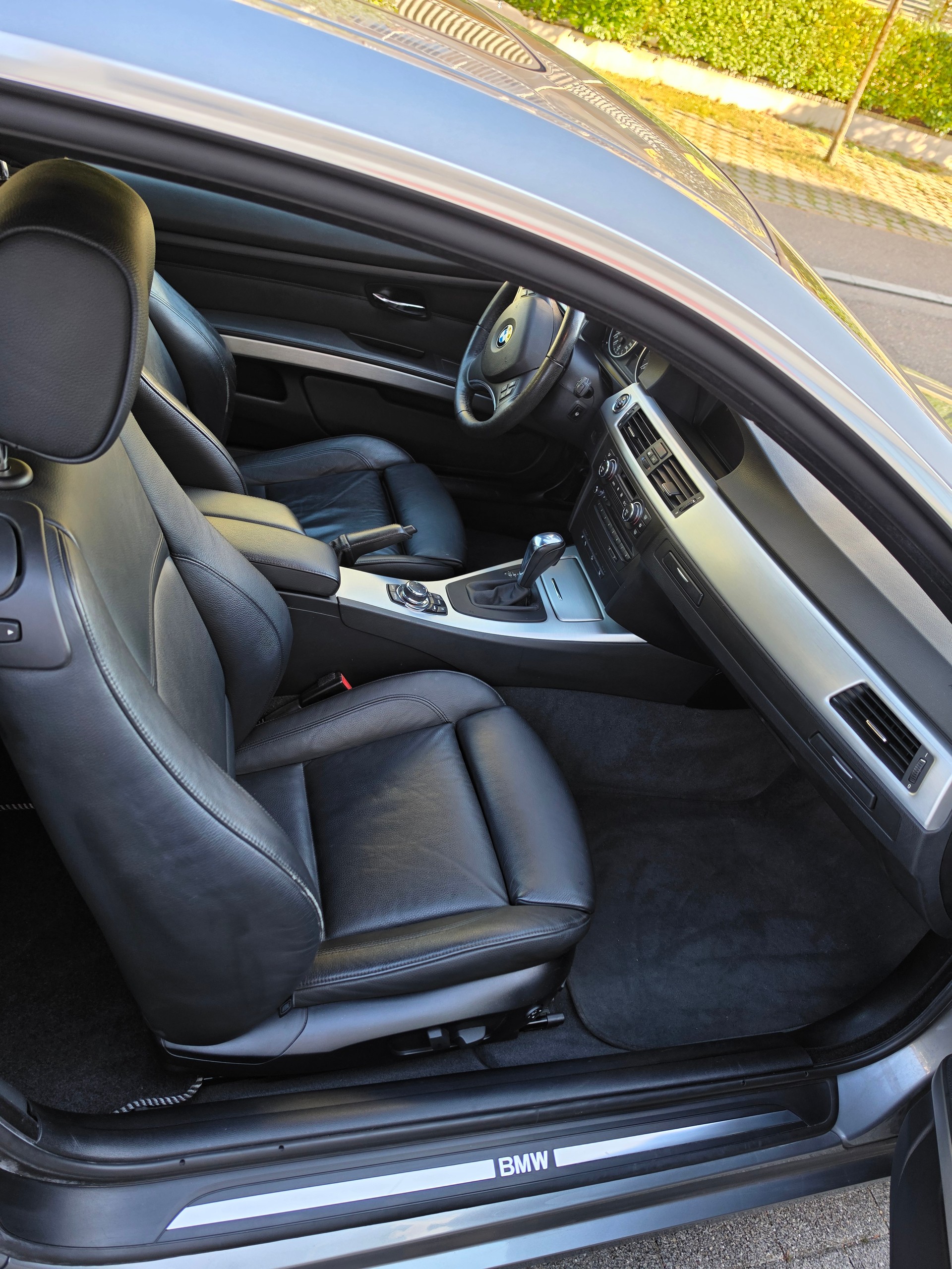 BMW 330d xDrive Coupé-image-8
