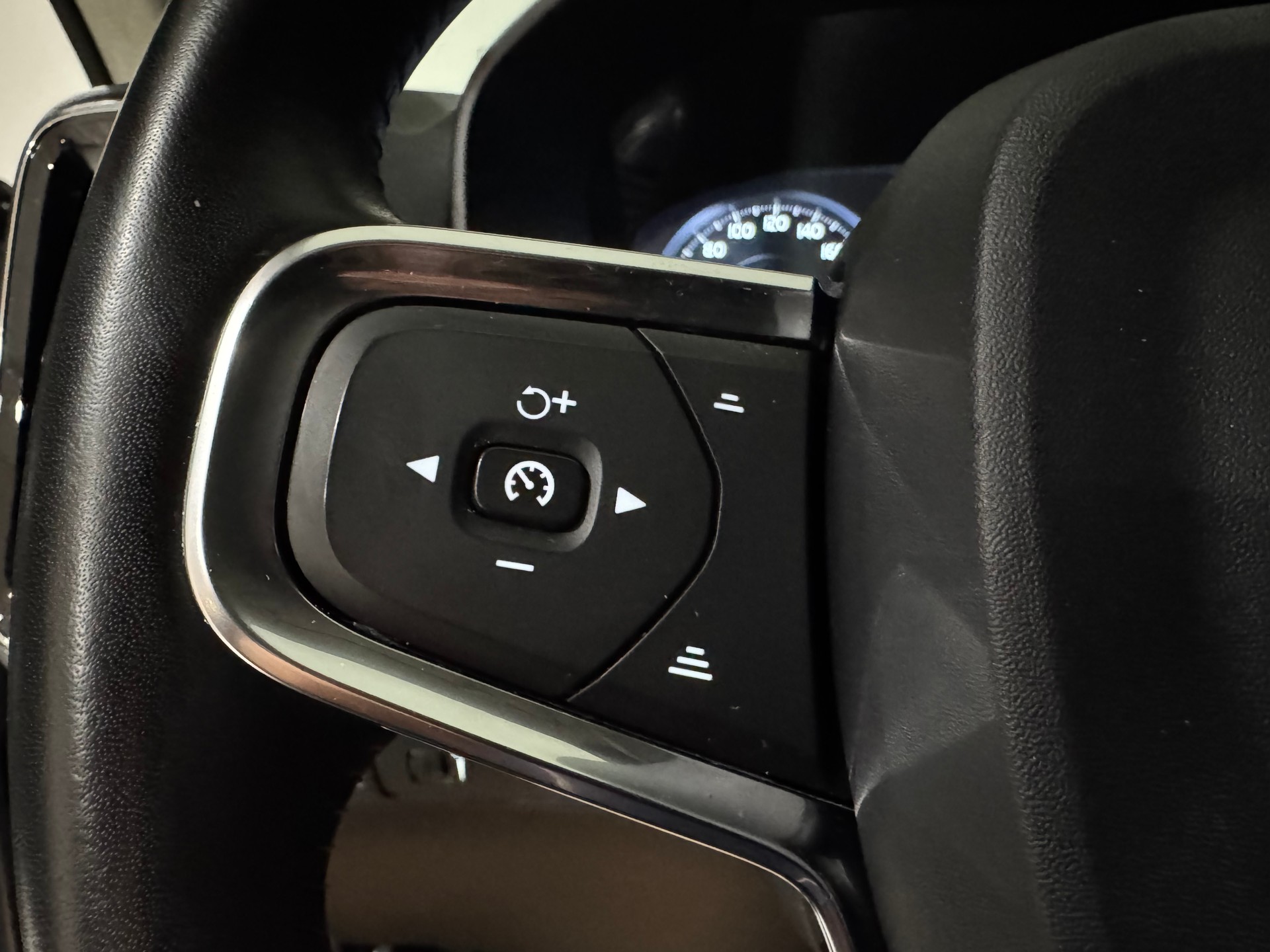 VOLVO XC40 T5 AWD Inscription Geartronic I AHK 2100 KG I-image-20