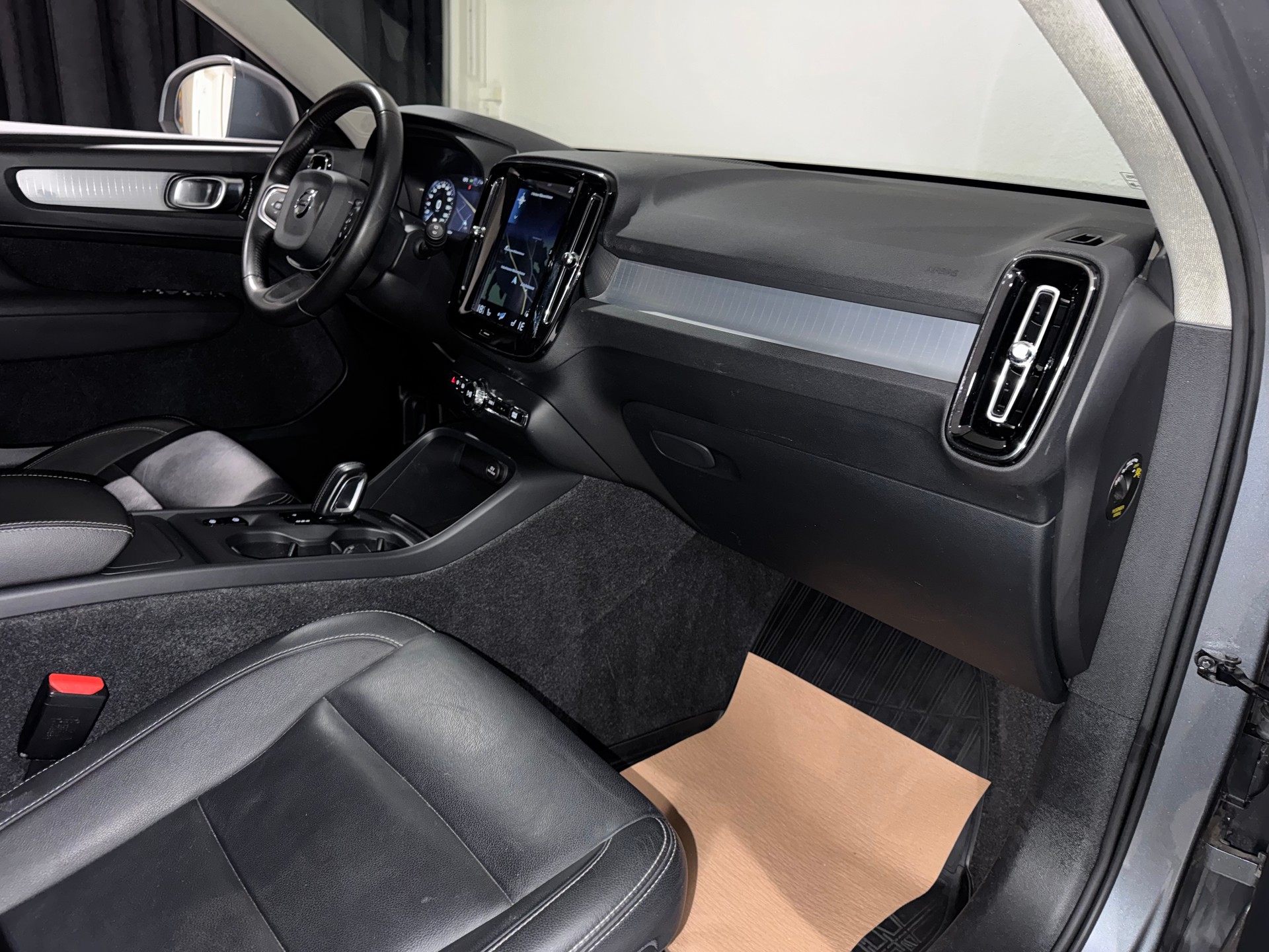 VOLVO XC40 T5 AWD Inscription Geartronic I AHK 2100 KG I-image-12
