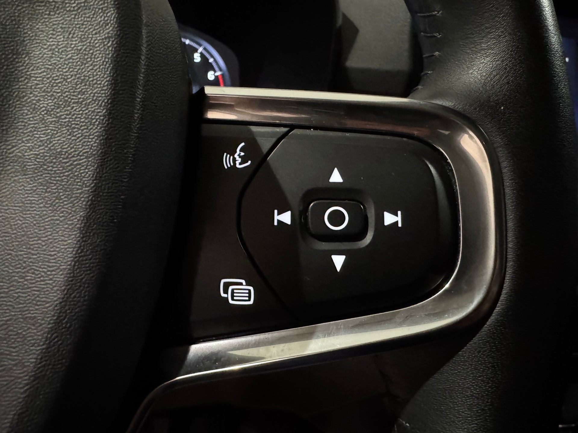 VOLVO XC40 T5 AWD Inscription Geartronic I AHK 2100 KG I-image-19