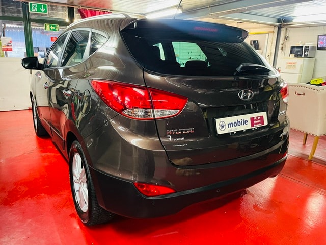 HYUNDAI iX 35 2.0 Style 4WD Automatic-image-5