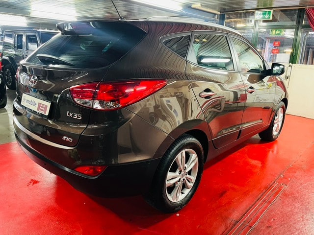 HYUNDAI iX 35 2.0 Style 4WD Automatic-image-7