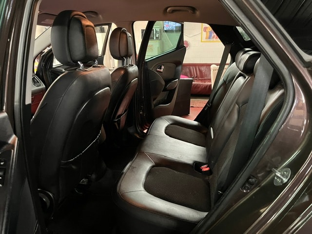 HYUNDAI iX 35 2.0 Style 4WD Automatic-image-14