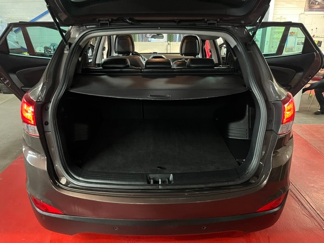 HYUNDAI iX 35 2.0 Style 4WD Automatic-image-12