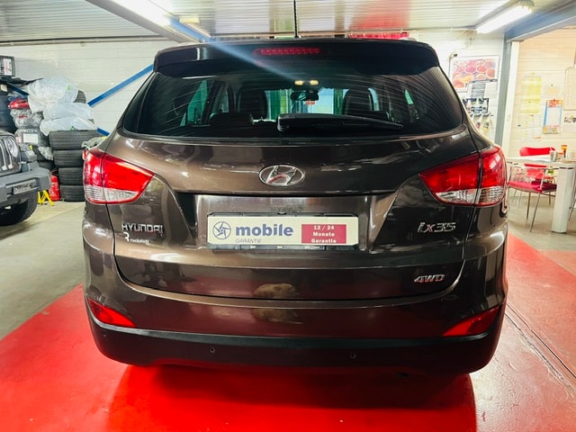 HYUNDAI iX 35 2.0 Style 4WD Automatic-image-1