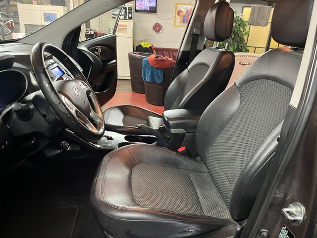 HYUNDAI iX 35 2.0 Style 4WD Automatic-image-10