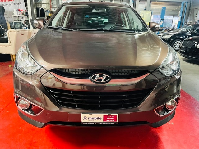 HYUNDAI iX 35 2.0 Style 4WD Automatic-image-2