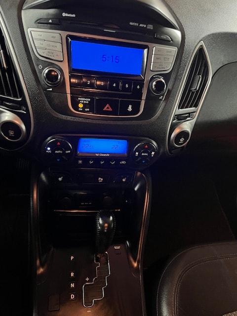 HYUNDAI iX 35 2.0 Style 4WD Automatic-image-9