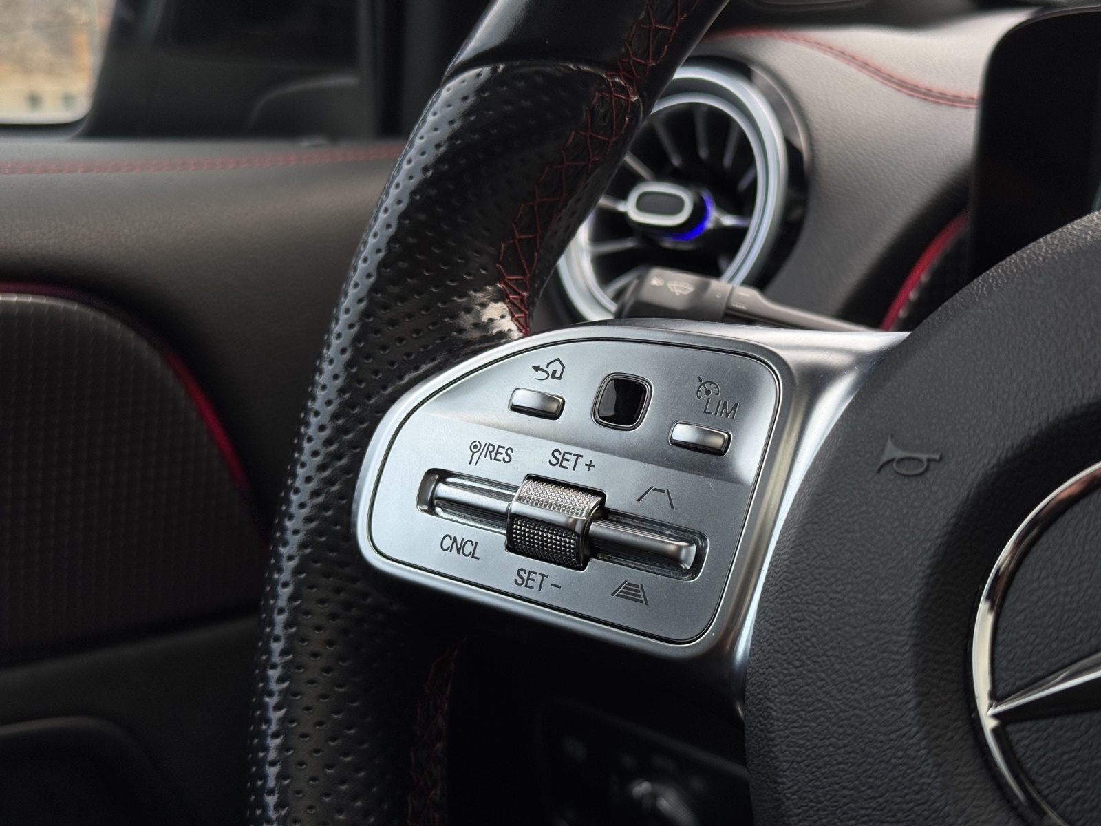 MERCEDES-BENZ EQB 350 AMG Line 4Matic-image-24