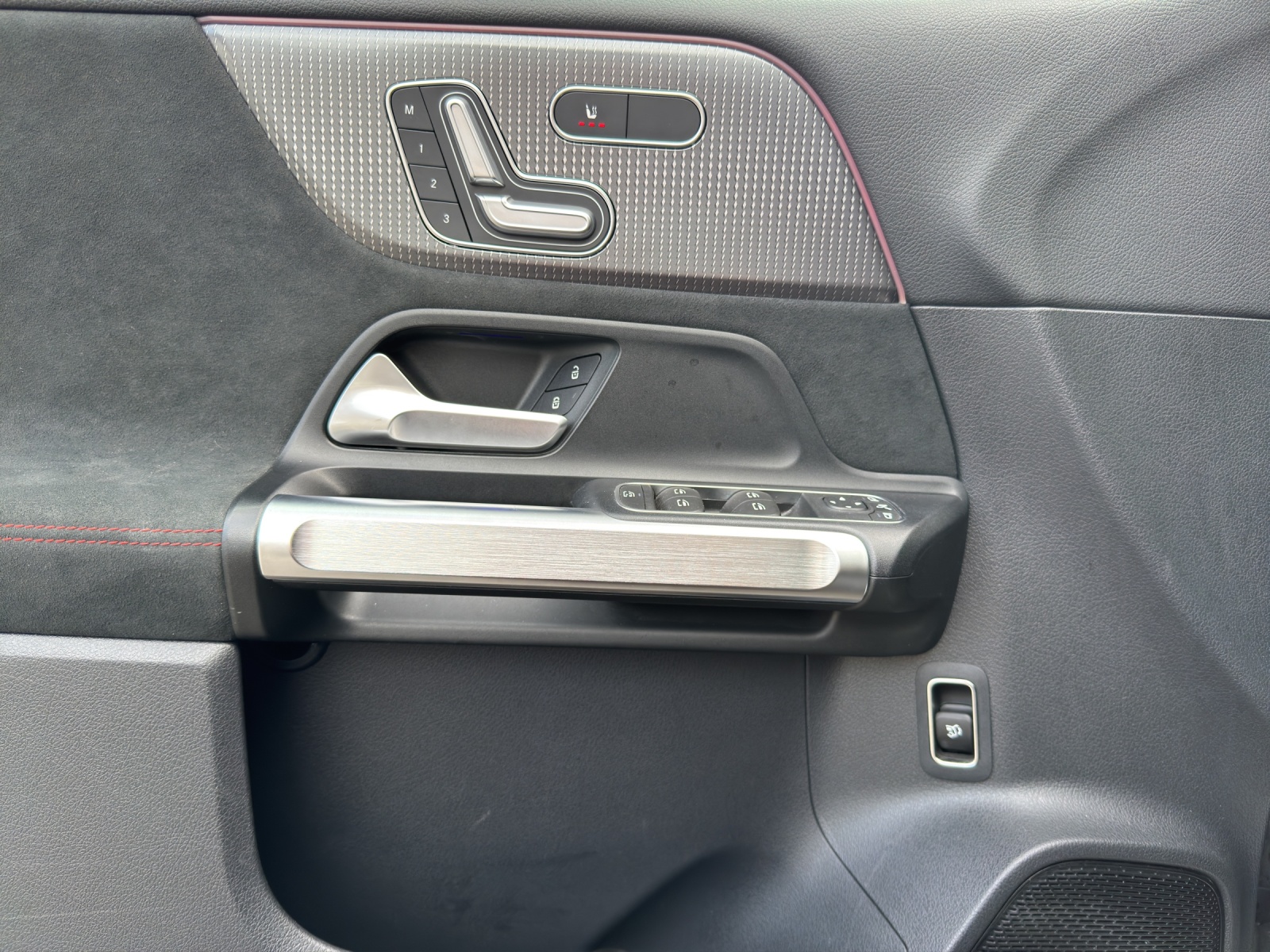 MERCEDES-BENZ EQB 350 AMG Line 4Matic-image-11