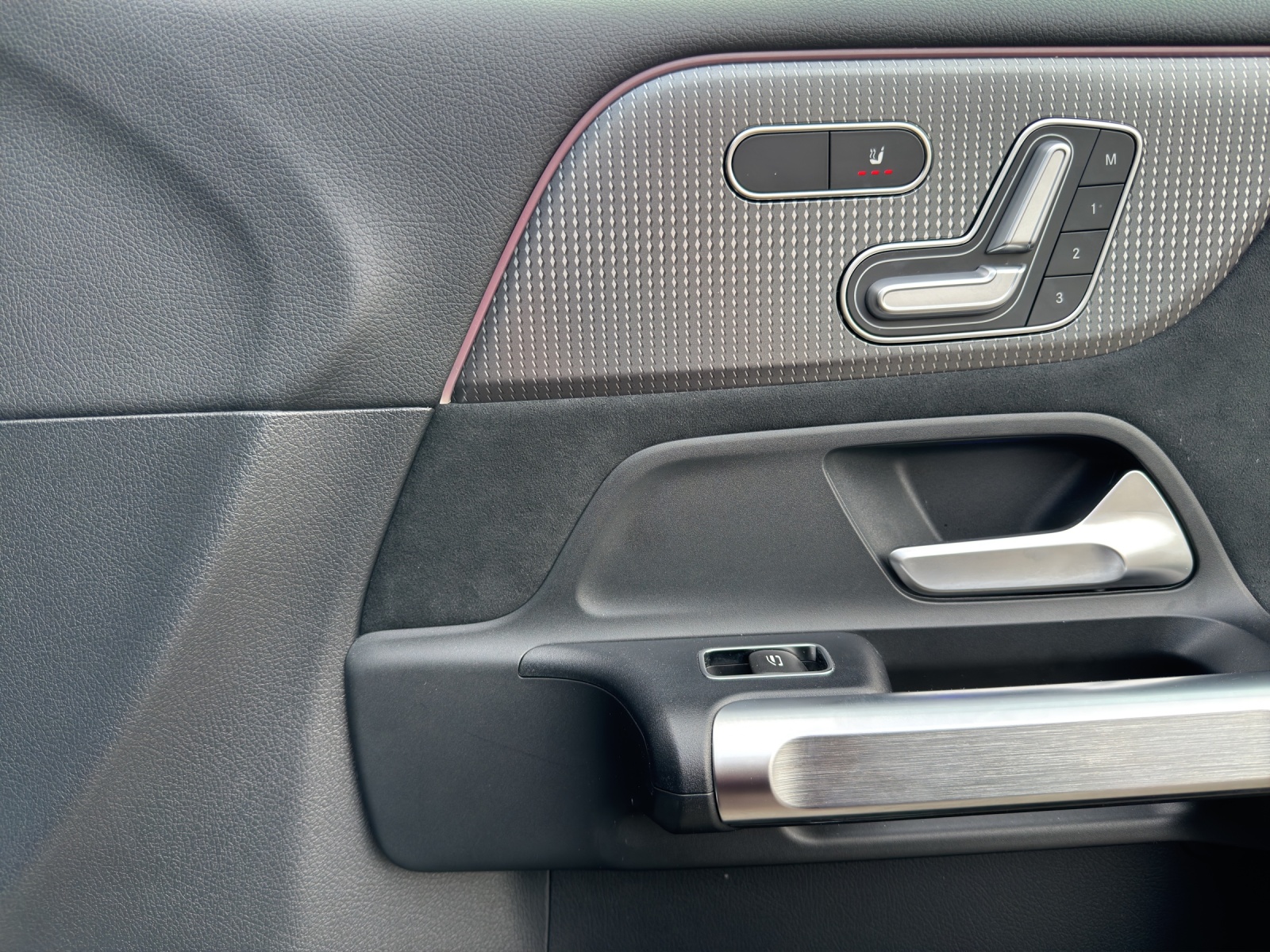MERCEDES-BENZ EQB 350 AMG Line 4Matic-image-16