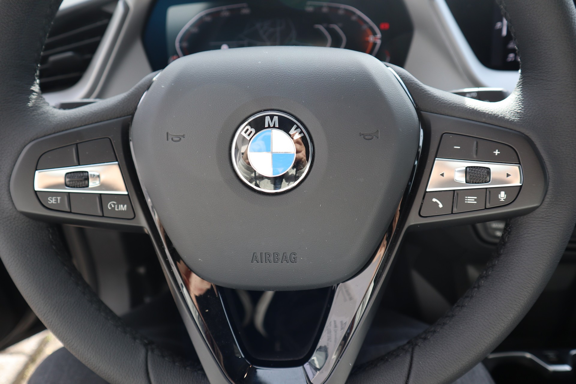 BMW 120i Steptronic-image-5