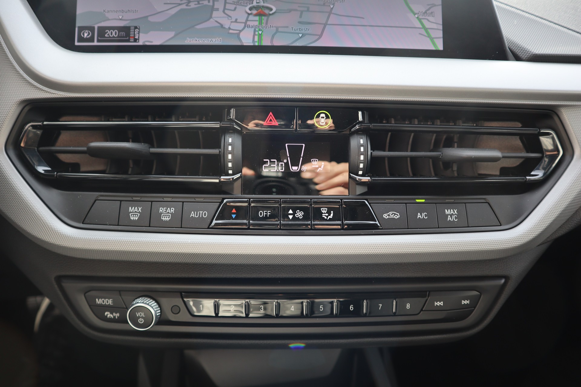 BMW 120i Steptronic-image-6