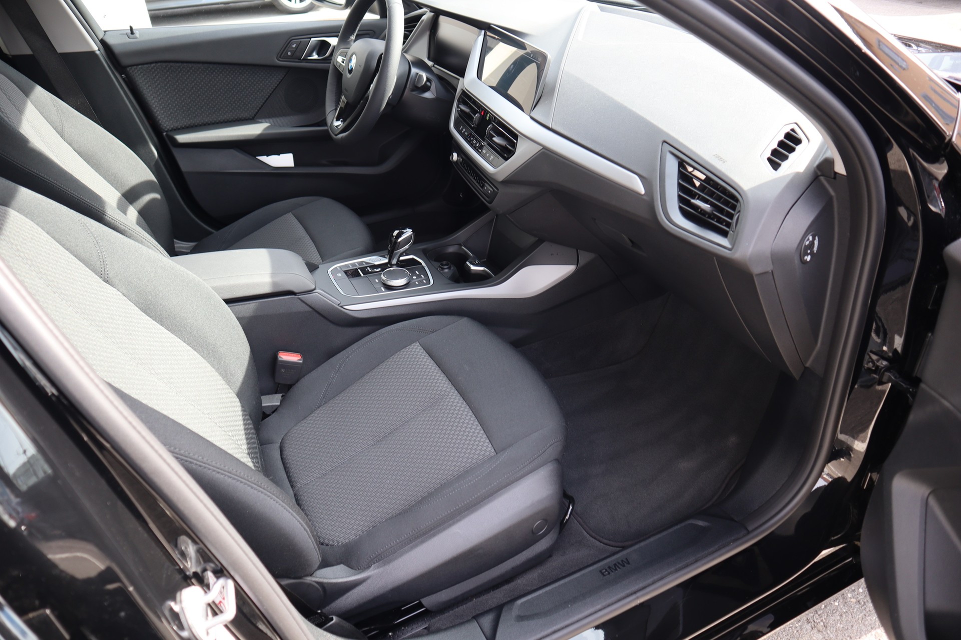 BMW 120i Steptronic-image-2