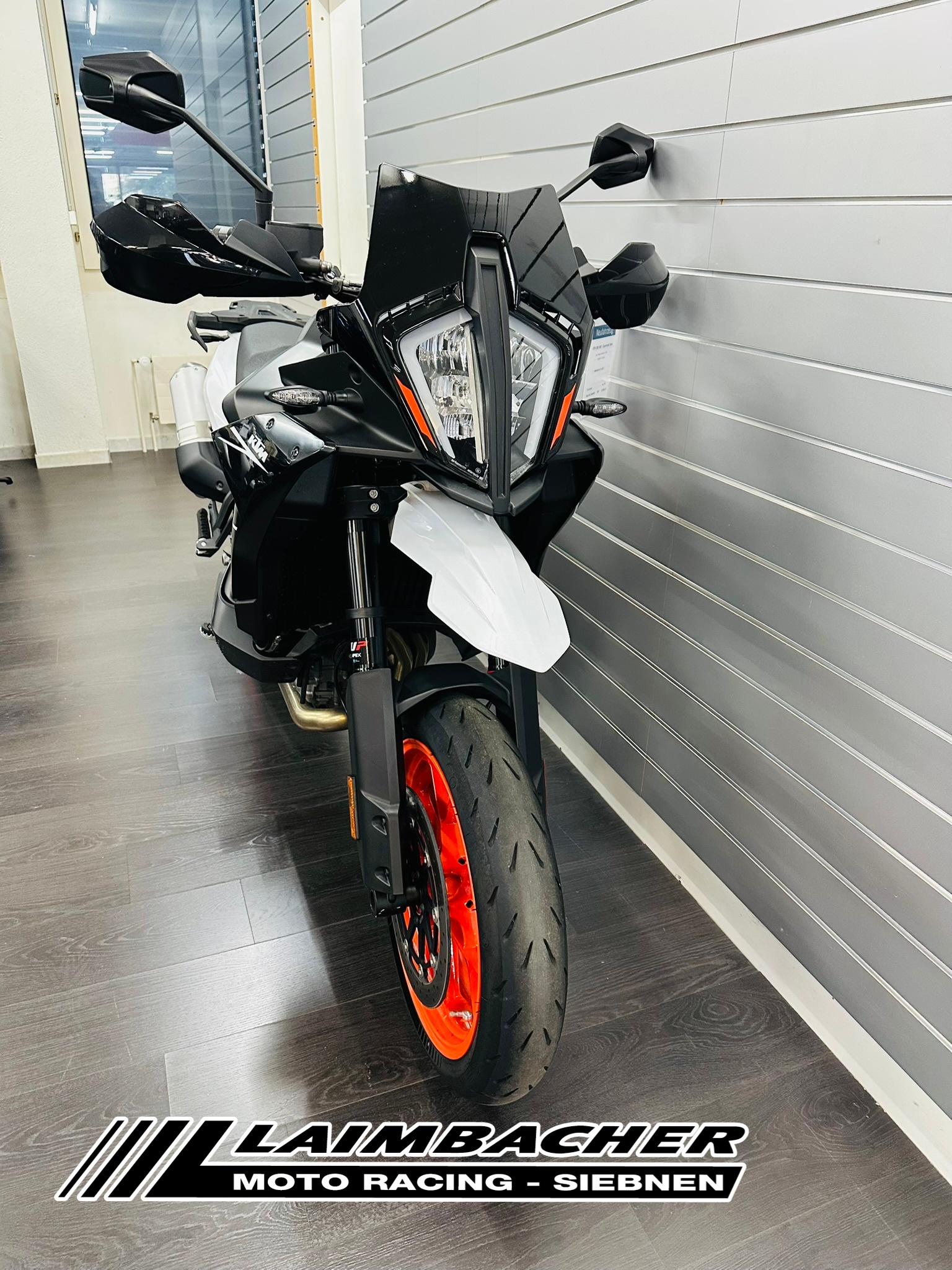 KTM 890 SMT-showroom-element-2