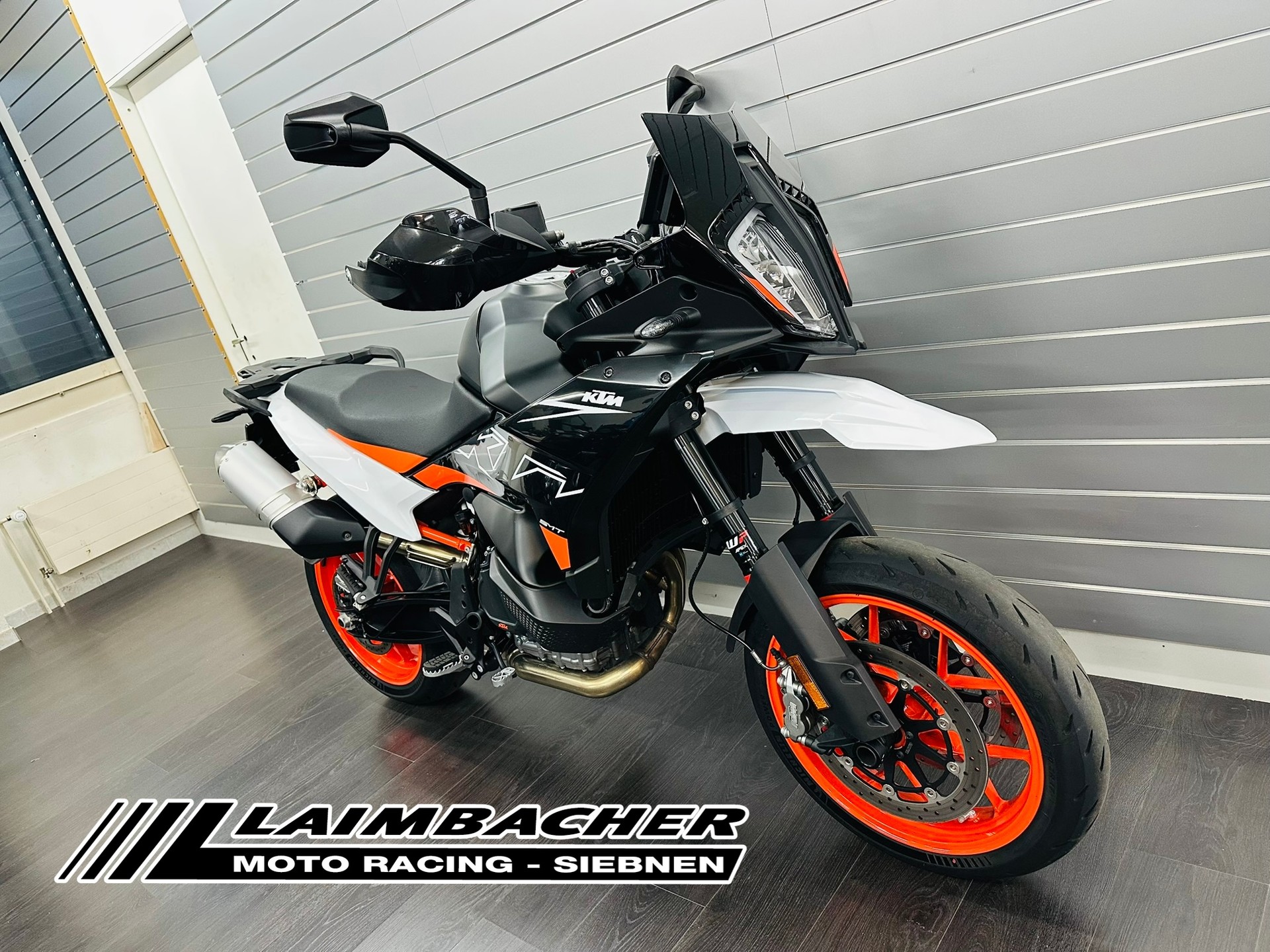 KTM 890 SMT-showroom-element-3