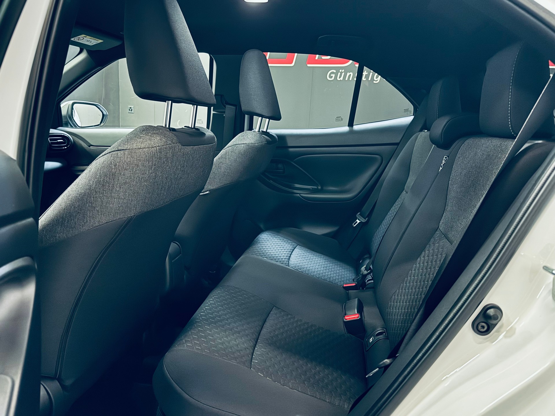 TOYOTA Yaris Cross 1.5 Trend AWDi e-CVT 130PS-image-12