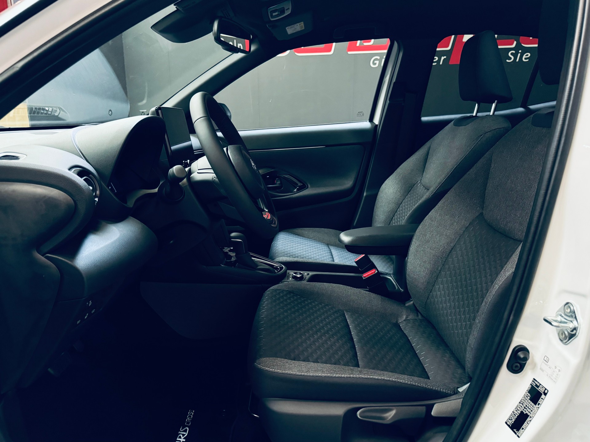 TOYOTA Yaris Cross 1.5 Trend AWDi e-CVT 130PS-image-11