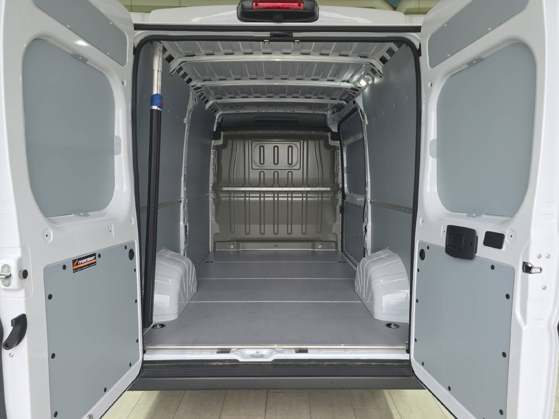 PEUGEOT Boxer Kaw. 335 L2H2 2.2 BlueHDi 140 S/S-image-10