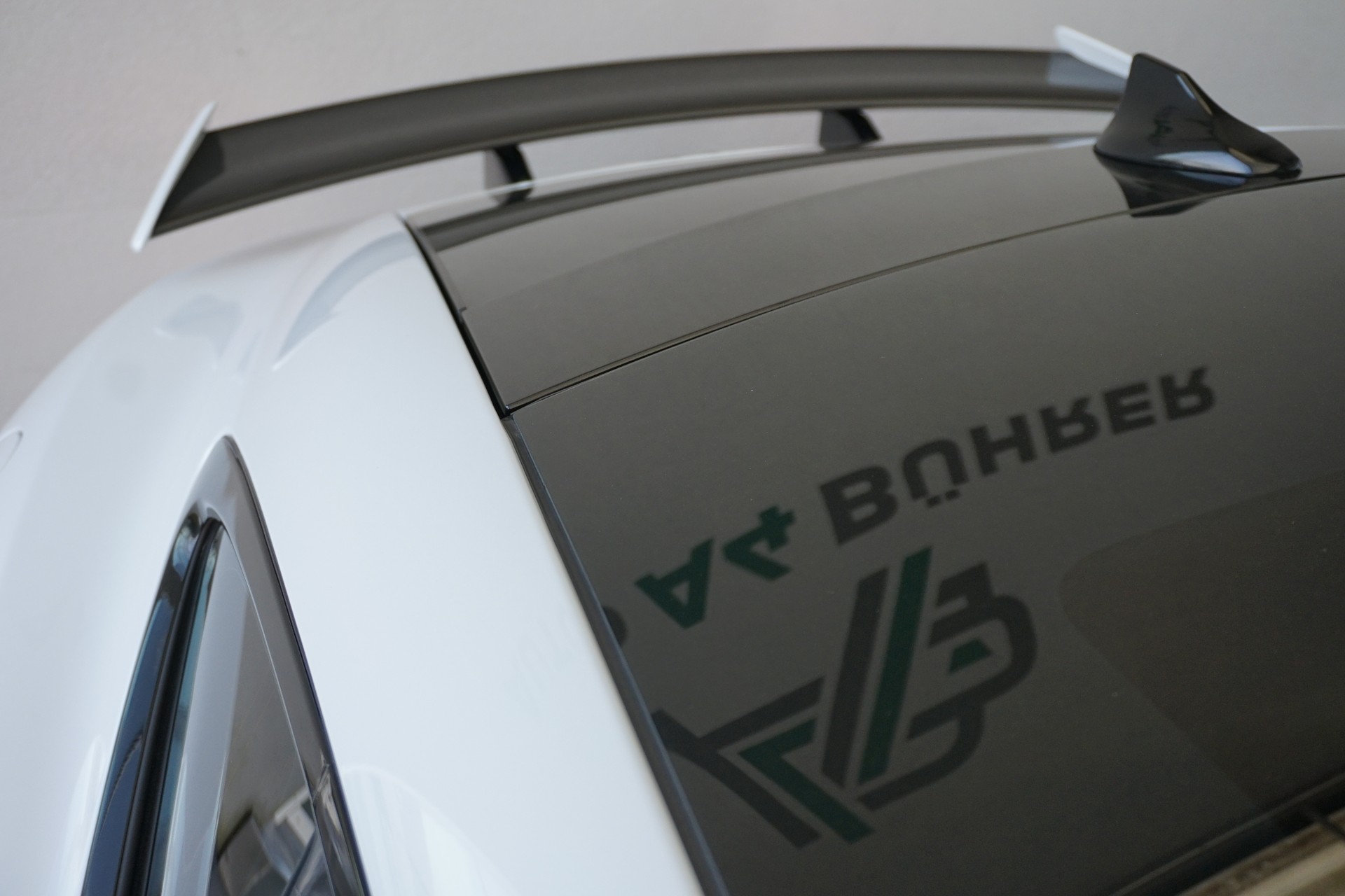 JAGUAR F-Type 5.0 V8 S/C SVR AWD 575PS-image-5