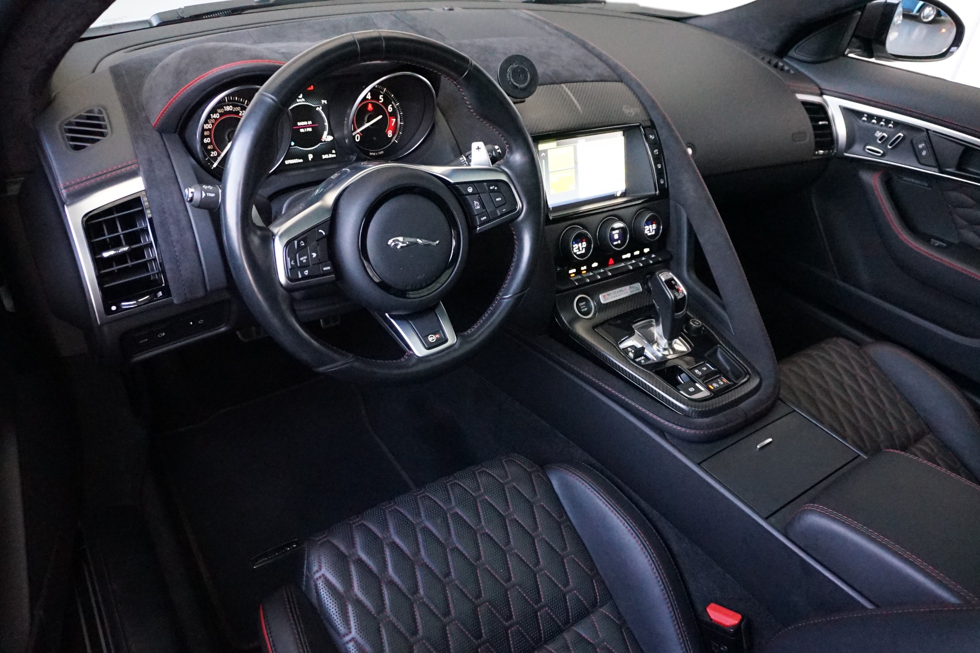 JAGUAR F-Type 5.0 V8 S/C SVR AWD 575PS-image-10