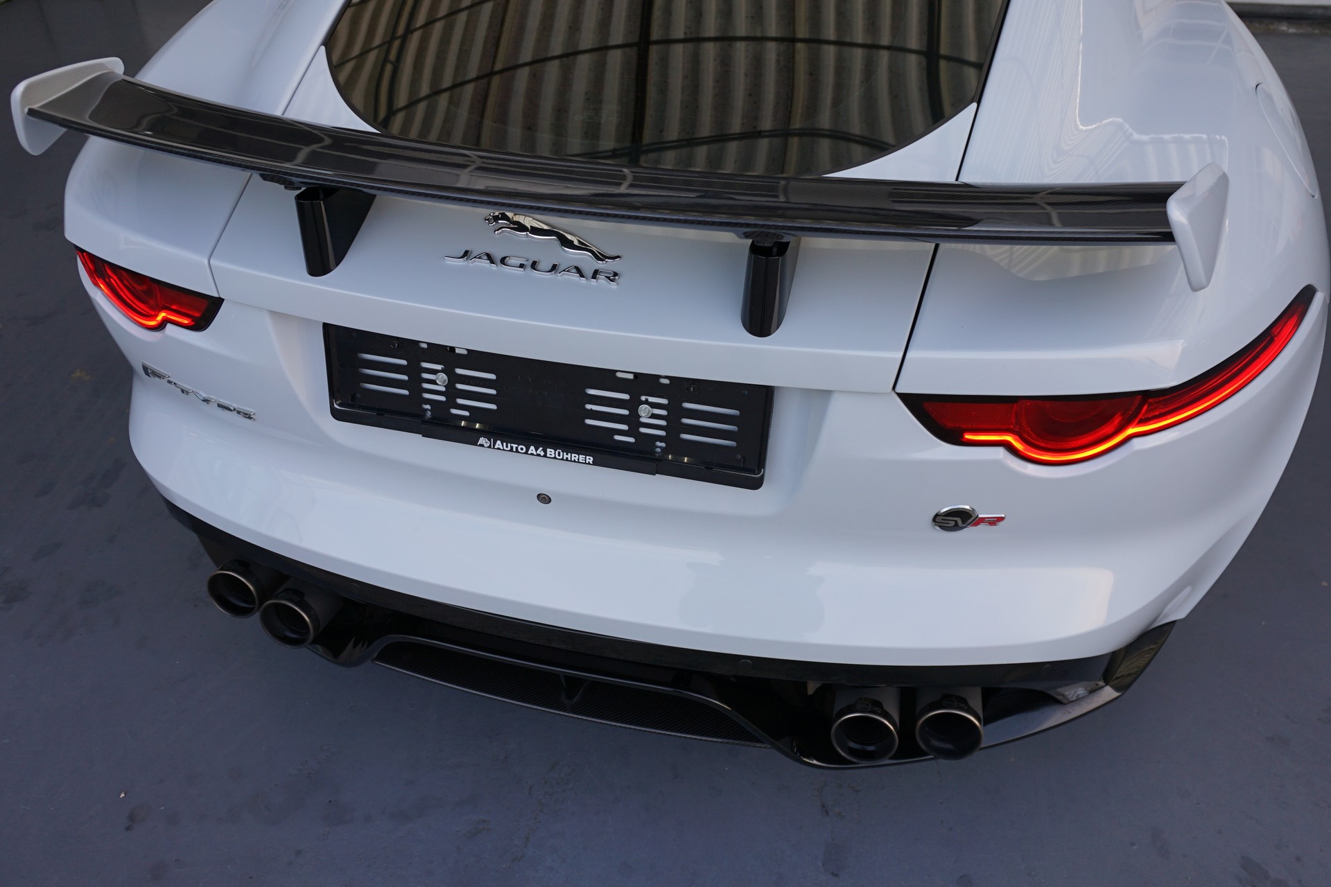 JAGUAR F-Type 5.0 V8 S/C SVR AWD 575PS-image-6