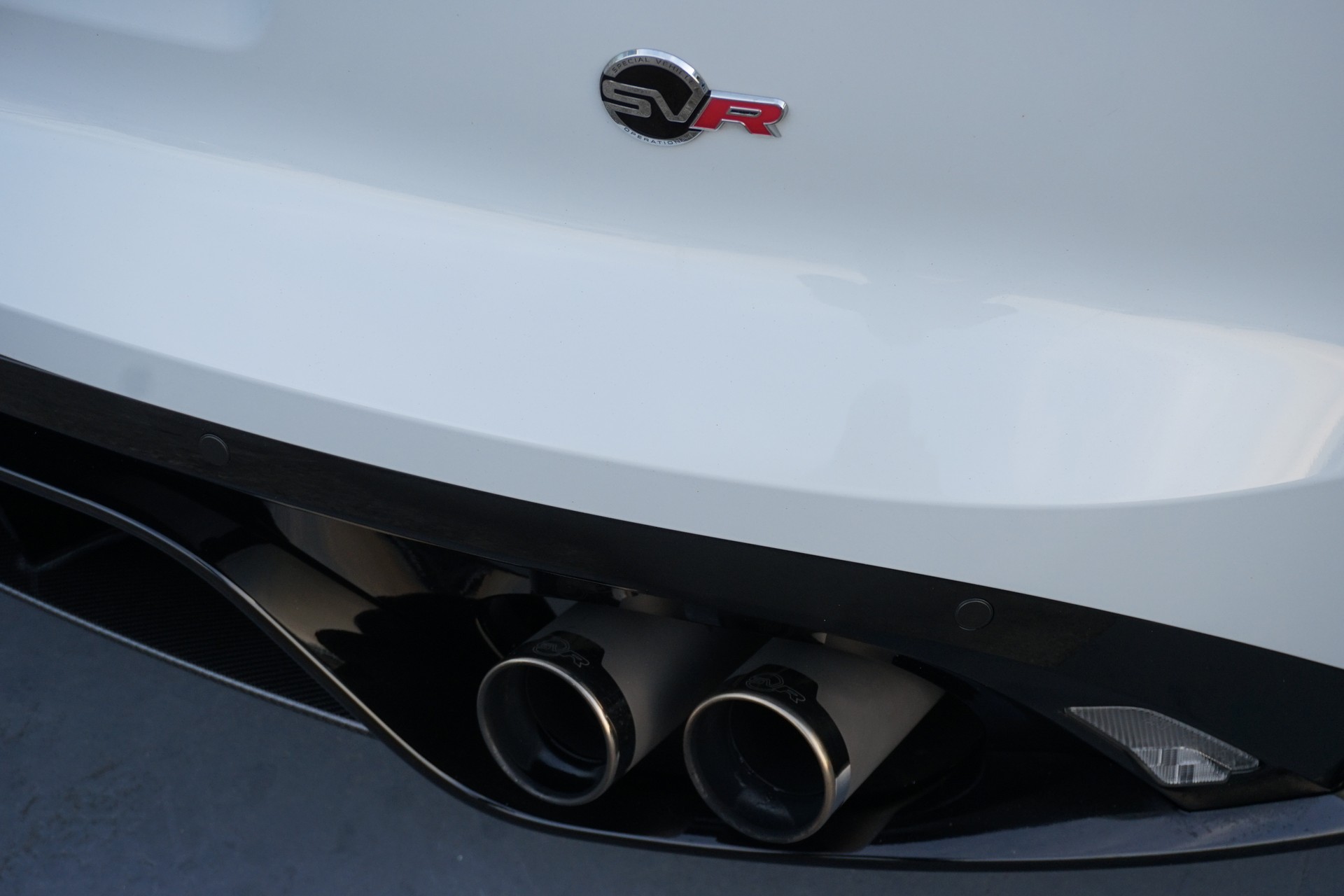 JAGUAR F-Type 5.0 V8 S/C SVR AWD 575PS-image-7