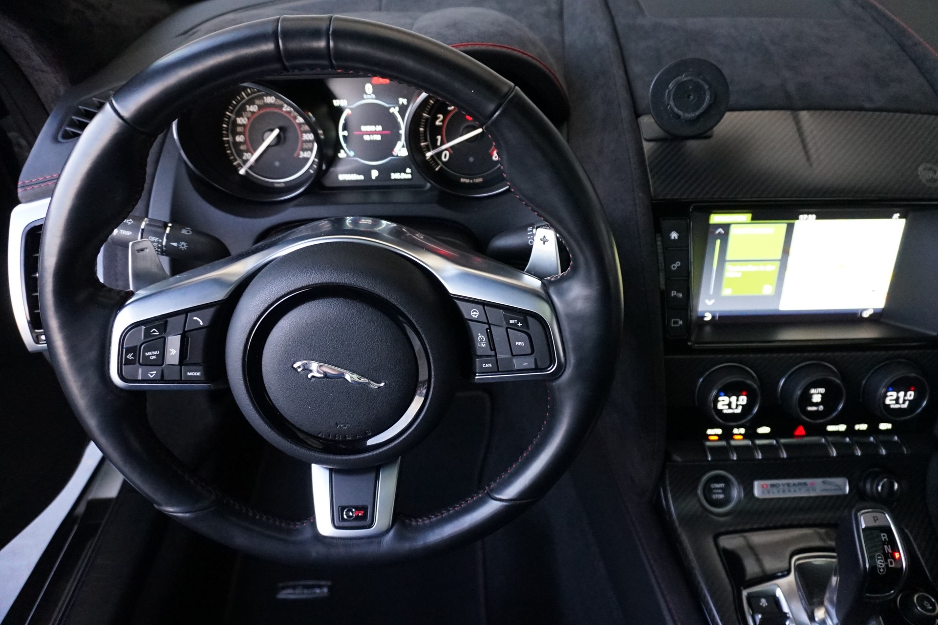JAGUAR F-Type 5.0 V8 S/C SVR AWD 575PS-image-12