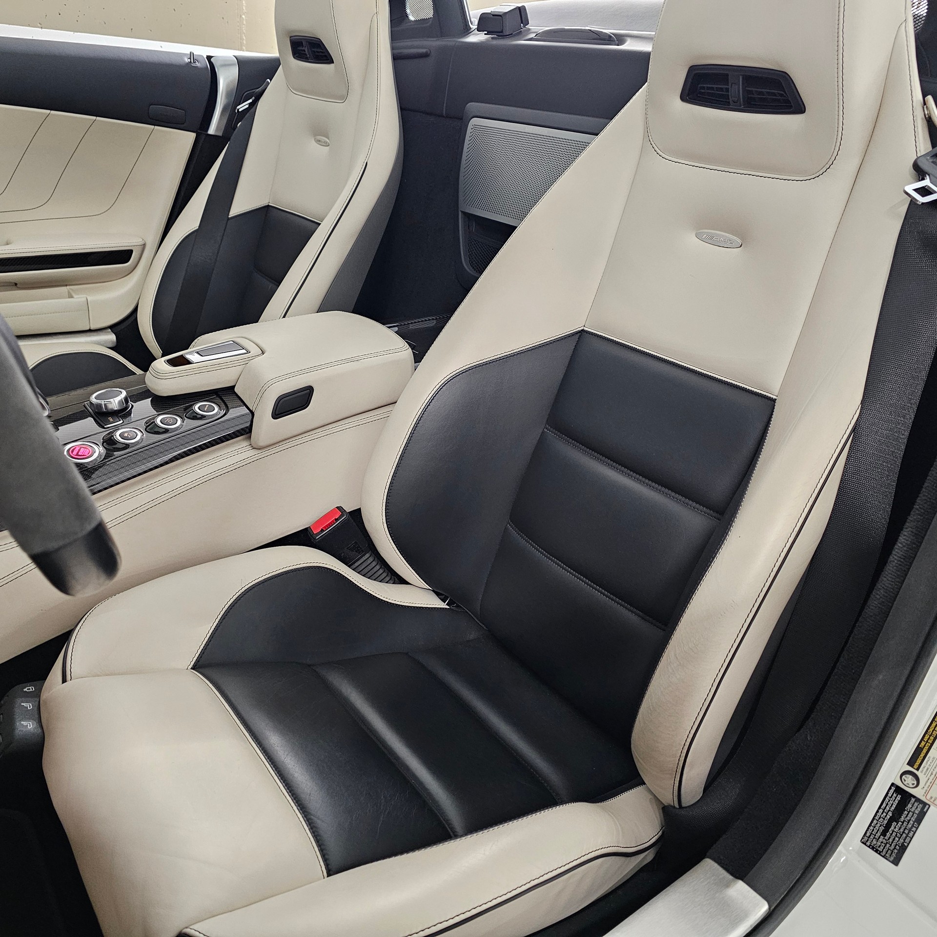 MERCEDES-BENZ SLS 63 AMG Speedshift-image-8
